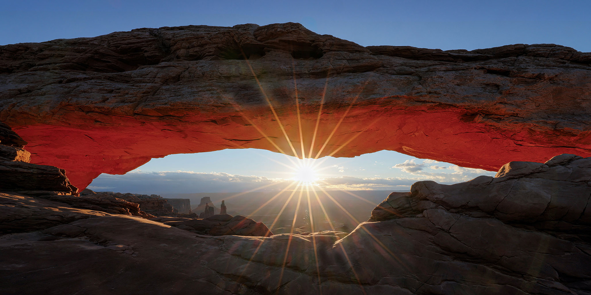 The-first-aperture-mesa-arch-dawn