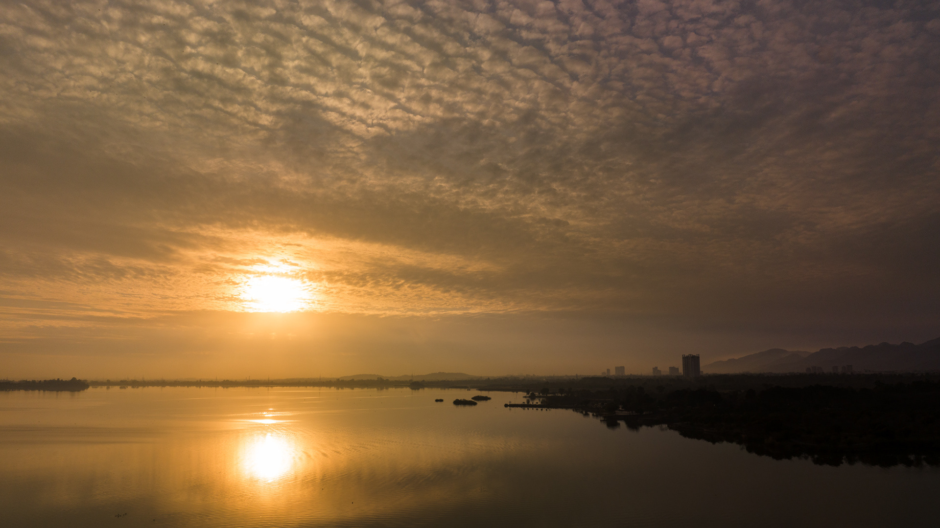 "Golden Cealing!, and ground to",  Rawal Lake, Bani Gala. Jan 2023