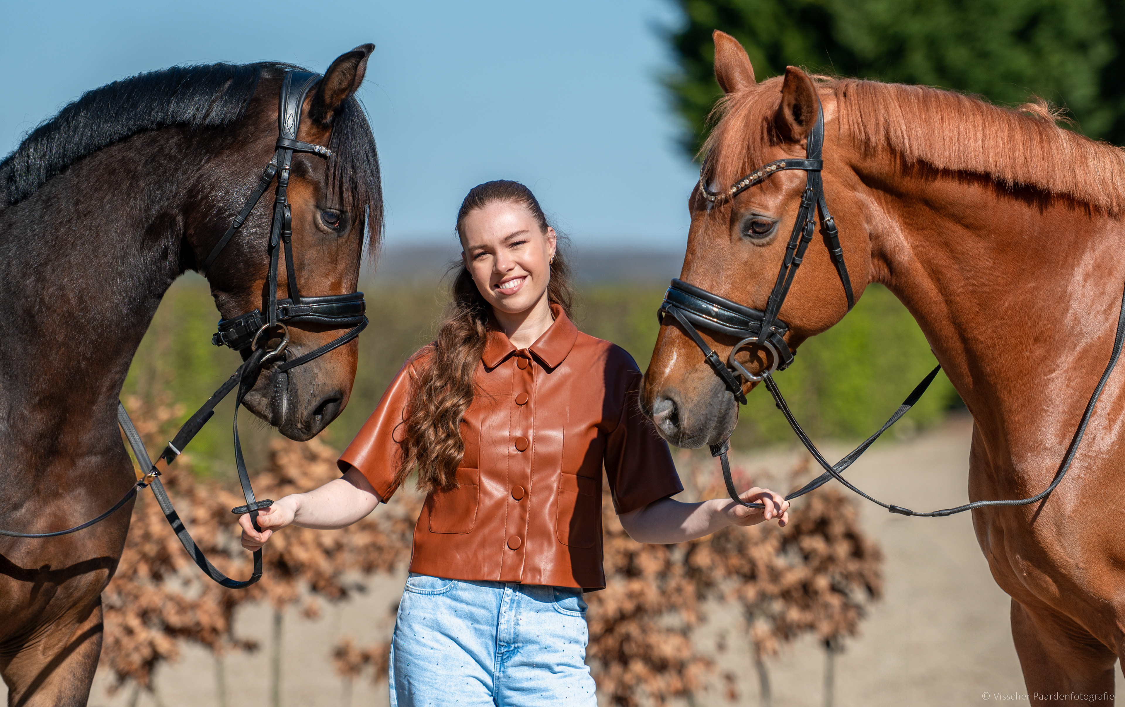 Isabel met haar prachtige paarden Show me Love en Fellow