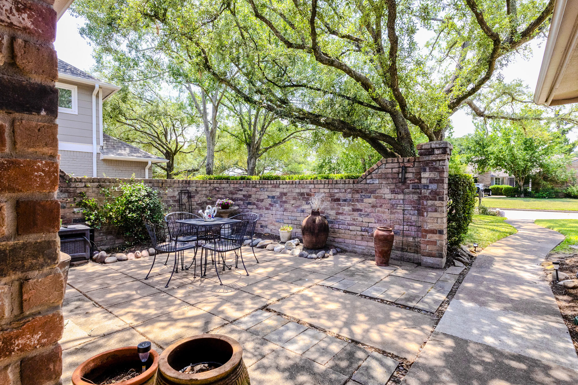 Al fresco dining area and patio Photography in Katy