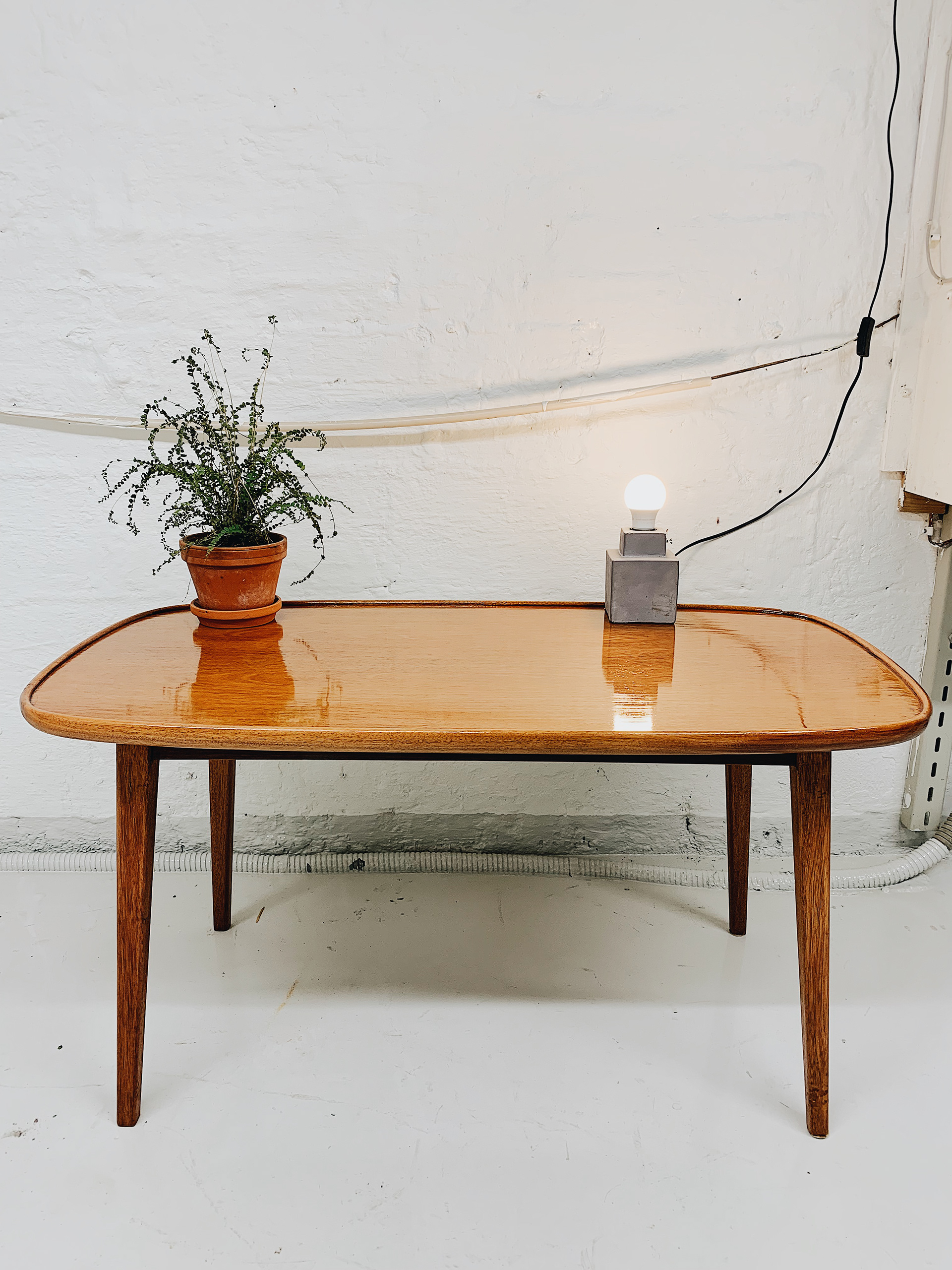 tiikkipöytä (jälkeen)