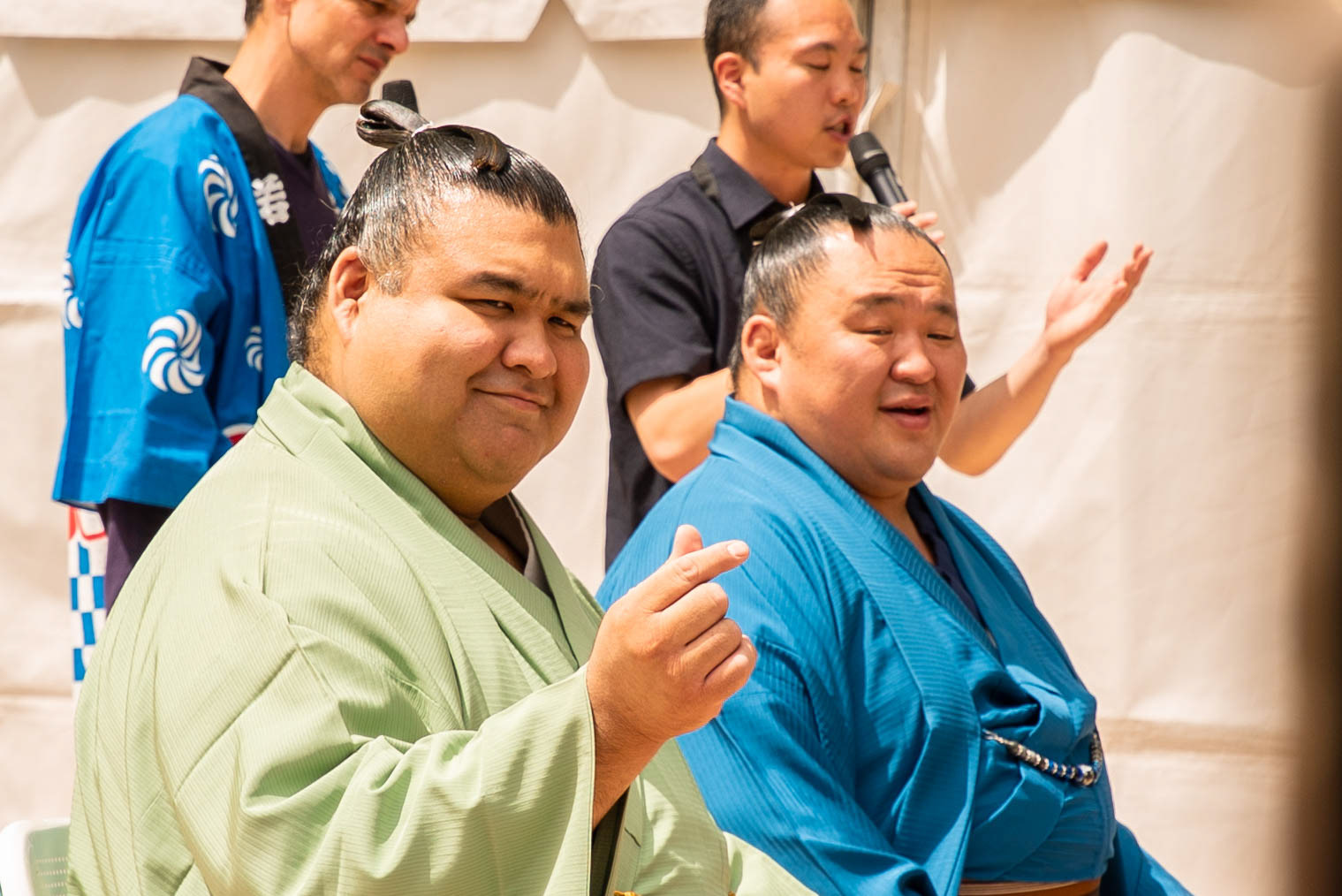 Les lutteurs Takayasu Akira et Tamawashi Ichiro.