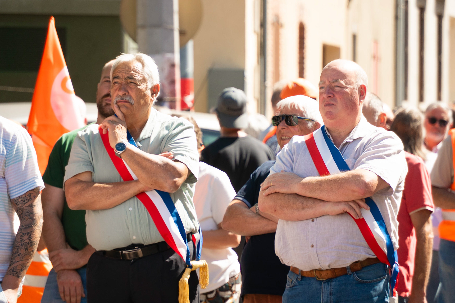 Les élus locaux des villes impactées étaient présents en soutien avec les salariés.