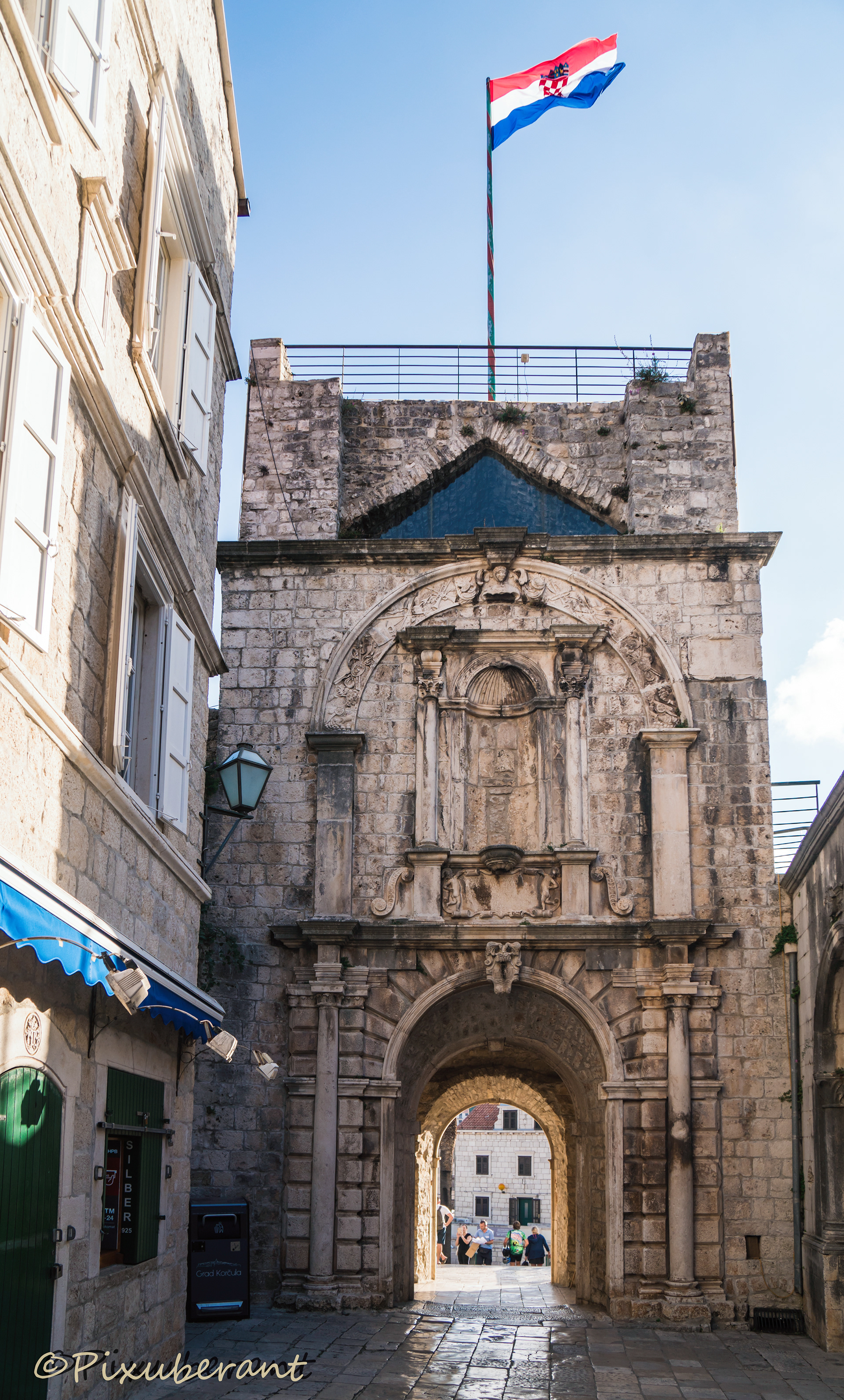 Land Gate