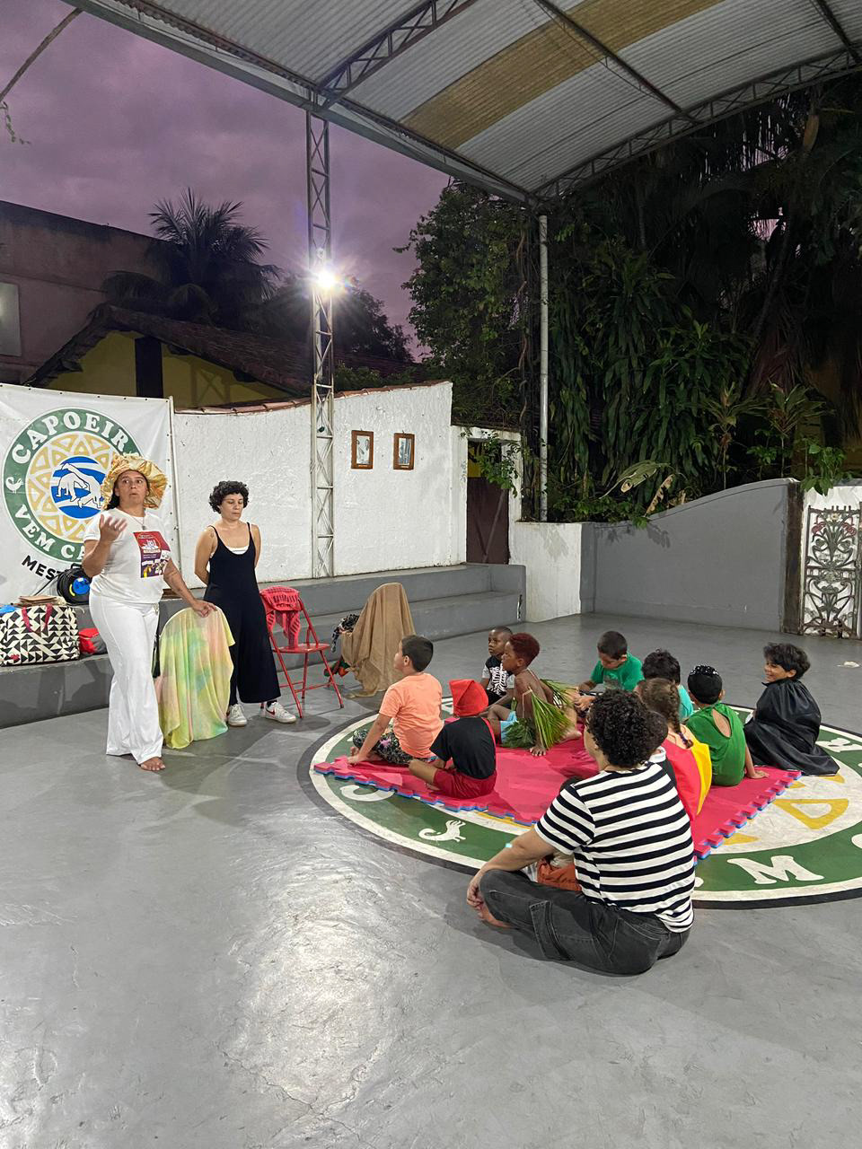 Histórica da turma do Folclore com marionetes