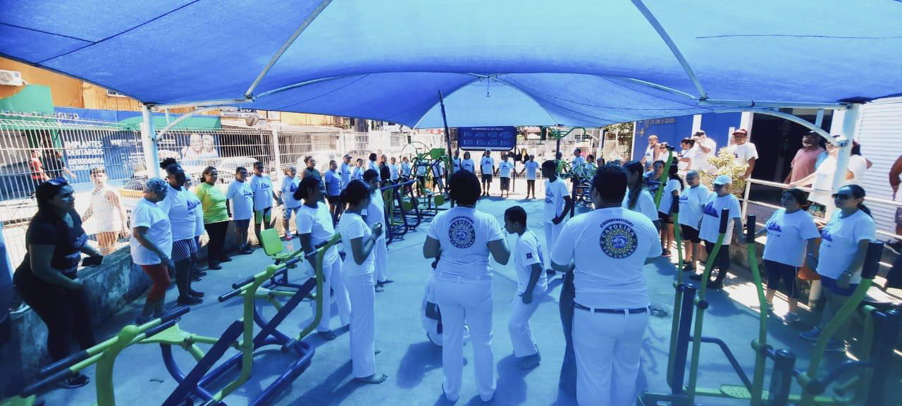 Capoeira e Maculelê na Clinica da Família na comunidade do Rio das Pedras