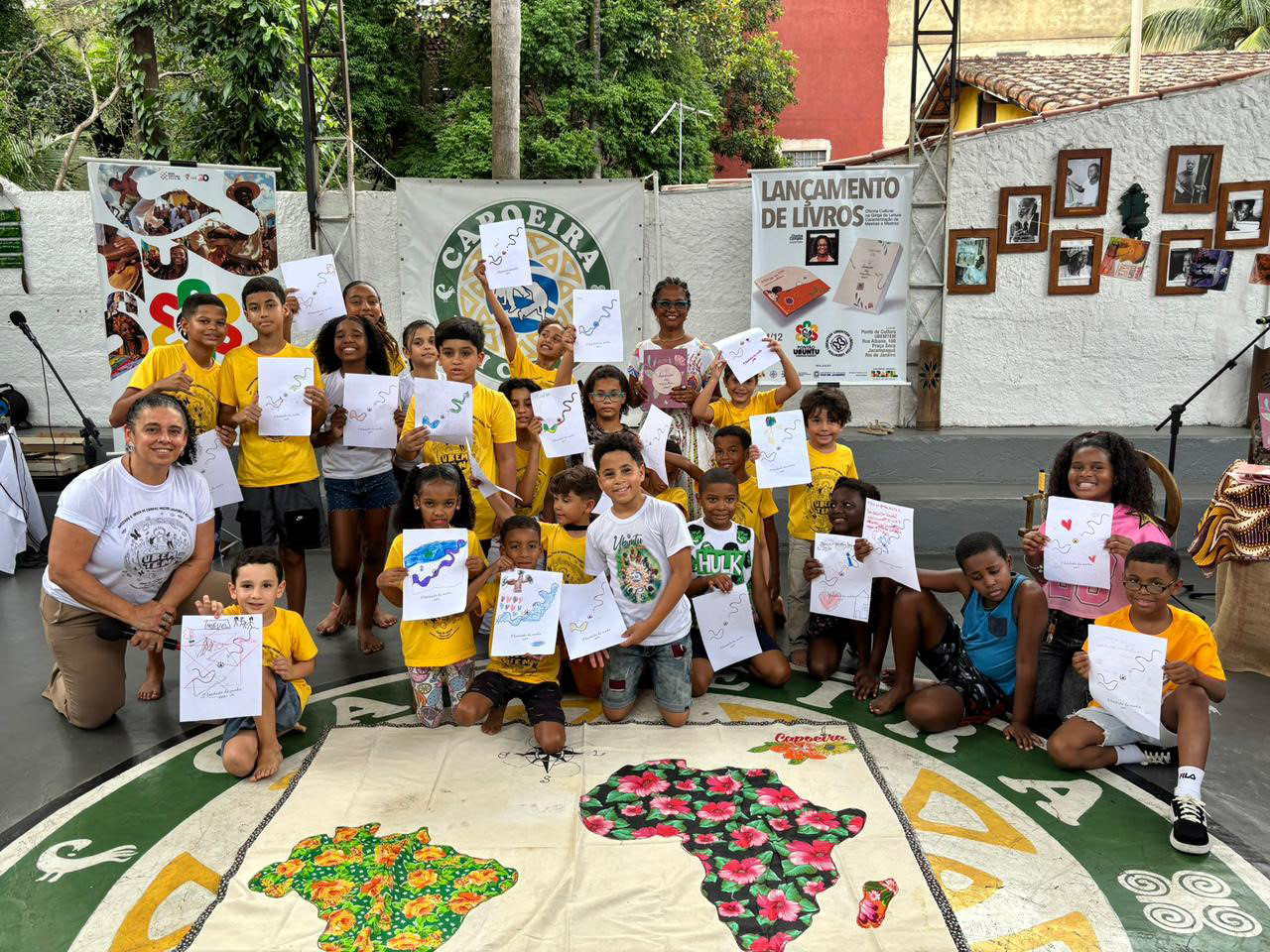 Lançamento do livro "O bordado da minha avó" Clarice Campos