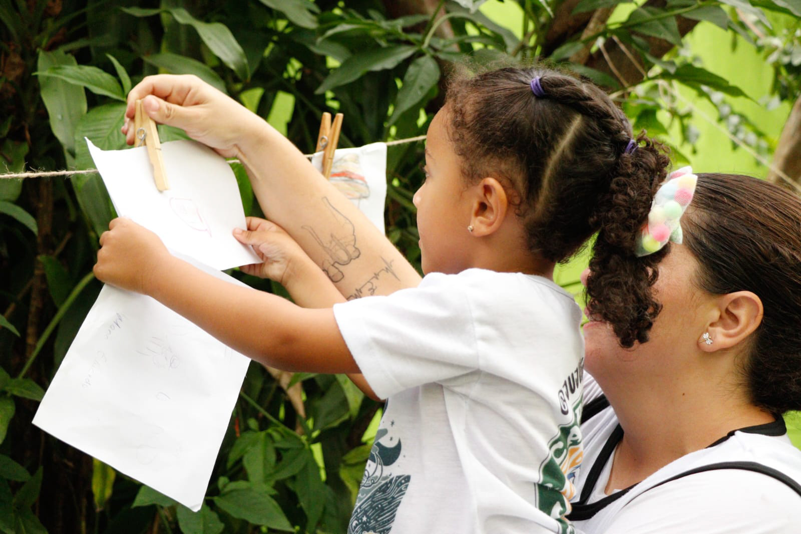 Varal de desenhos da natureza