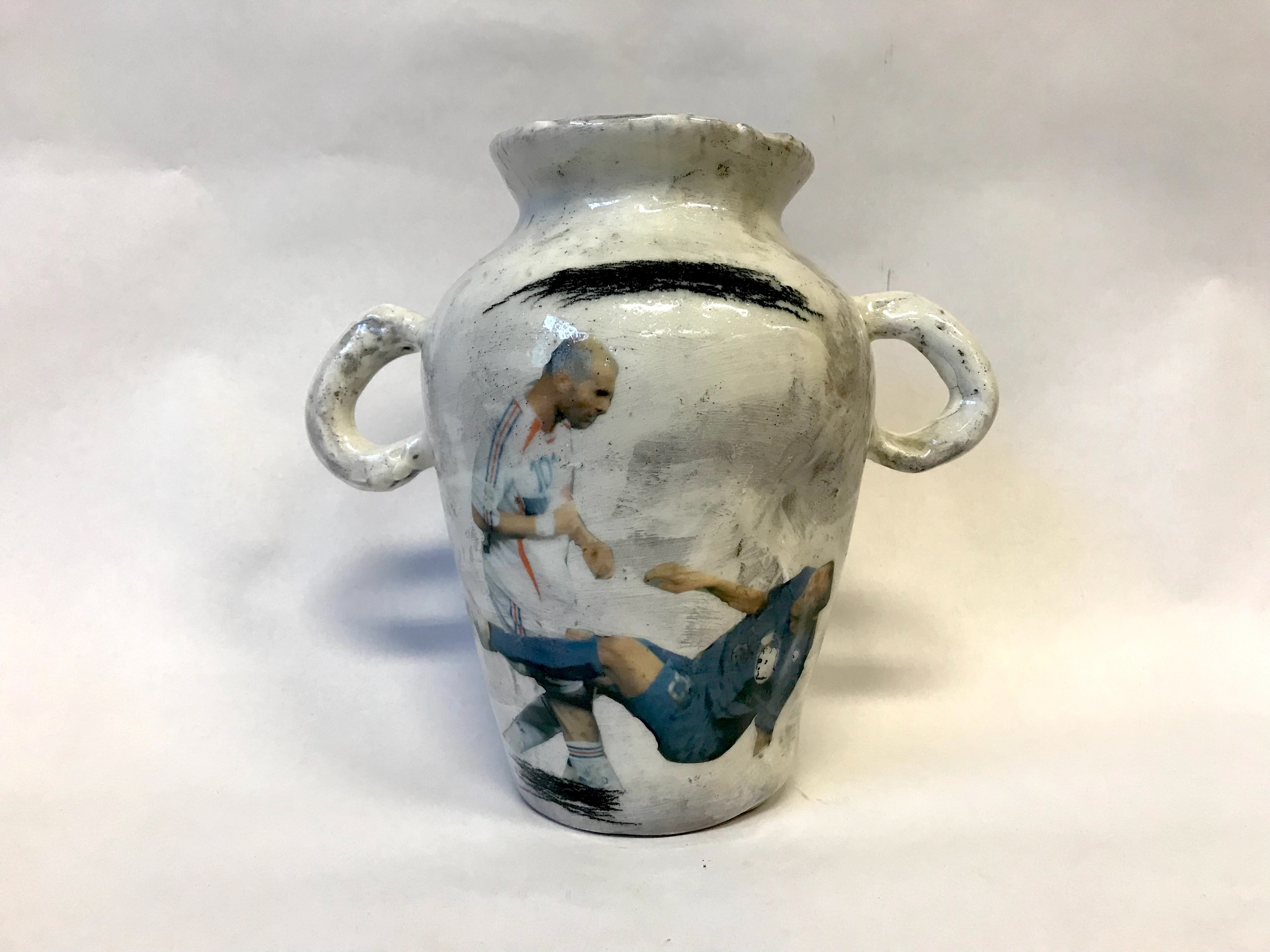 Zinedine x Marco: 2900 DKK,-. Glazed ceramics, 21 x 19 x 14 cm