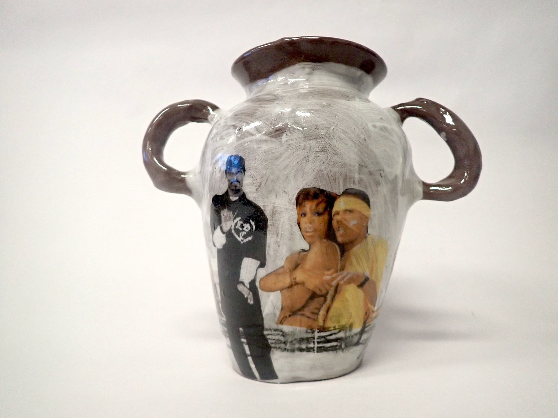 Nelly: 2900 DKK,-. Glazed ceramics, 21 x 19 x 14 cm
