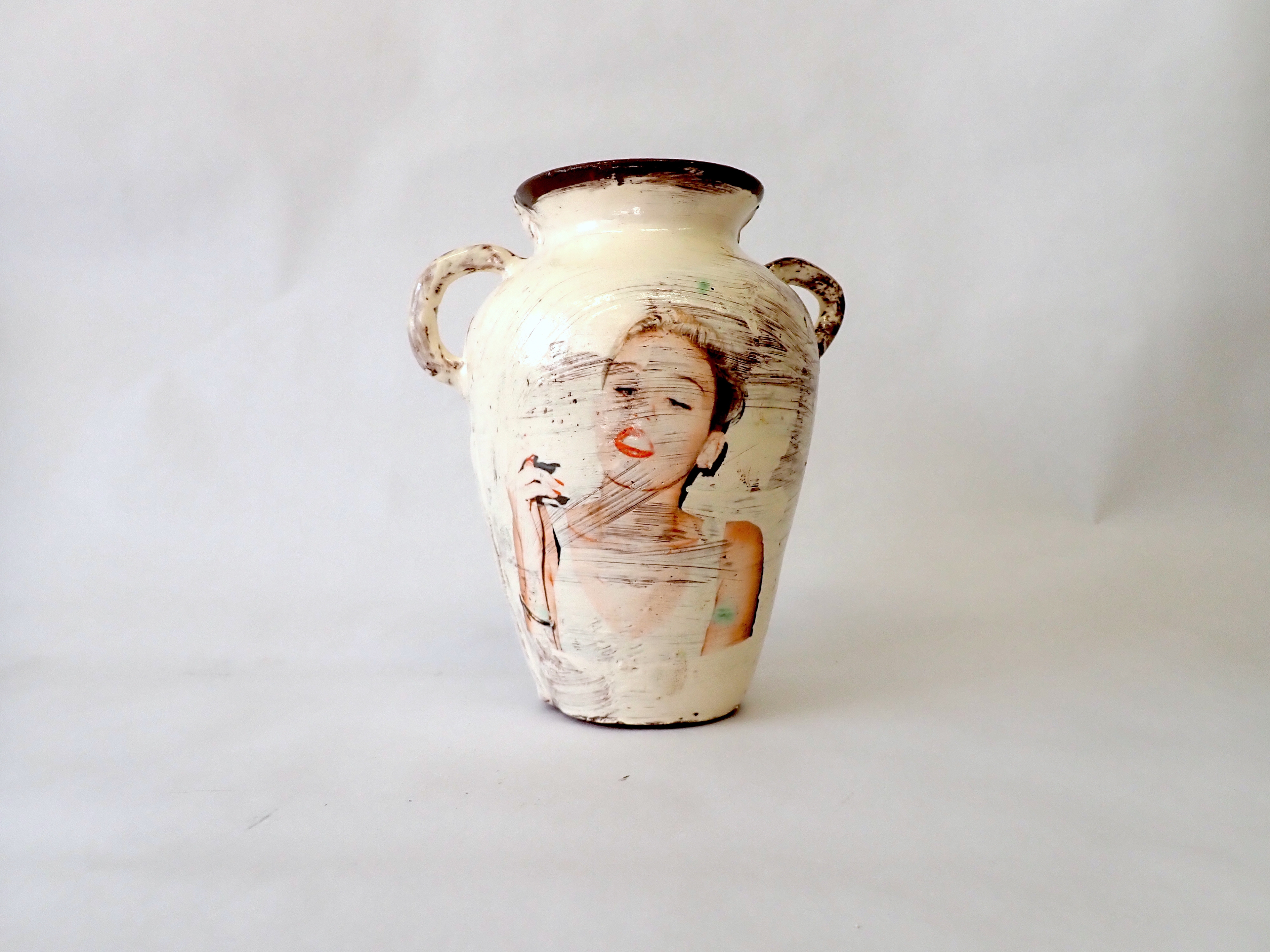 Miley: 2900 DKK,-. Glazed ceramics, 21 x 19 x 14 cm