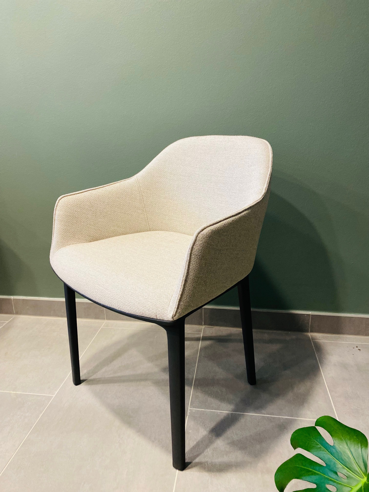 Stuhl 2x / Vitra / NP 869 € / SALE 695 € pro Stk.