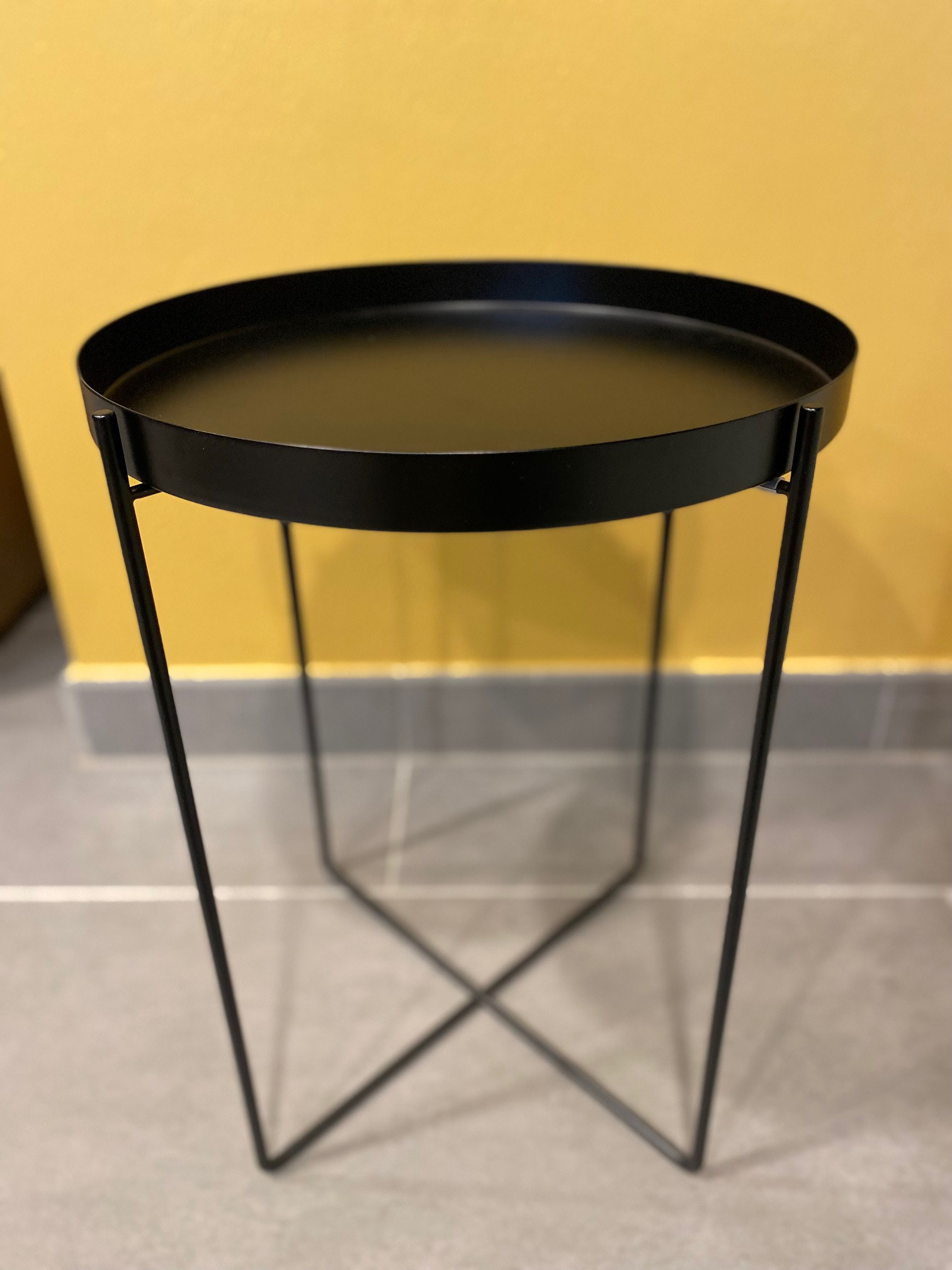 Beistelltisch / e15 / NP 695 € / SALE 530 €