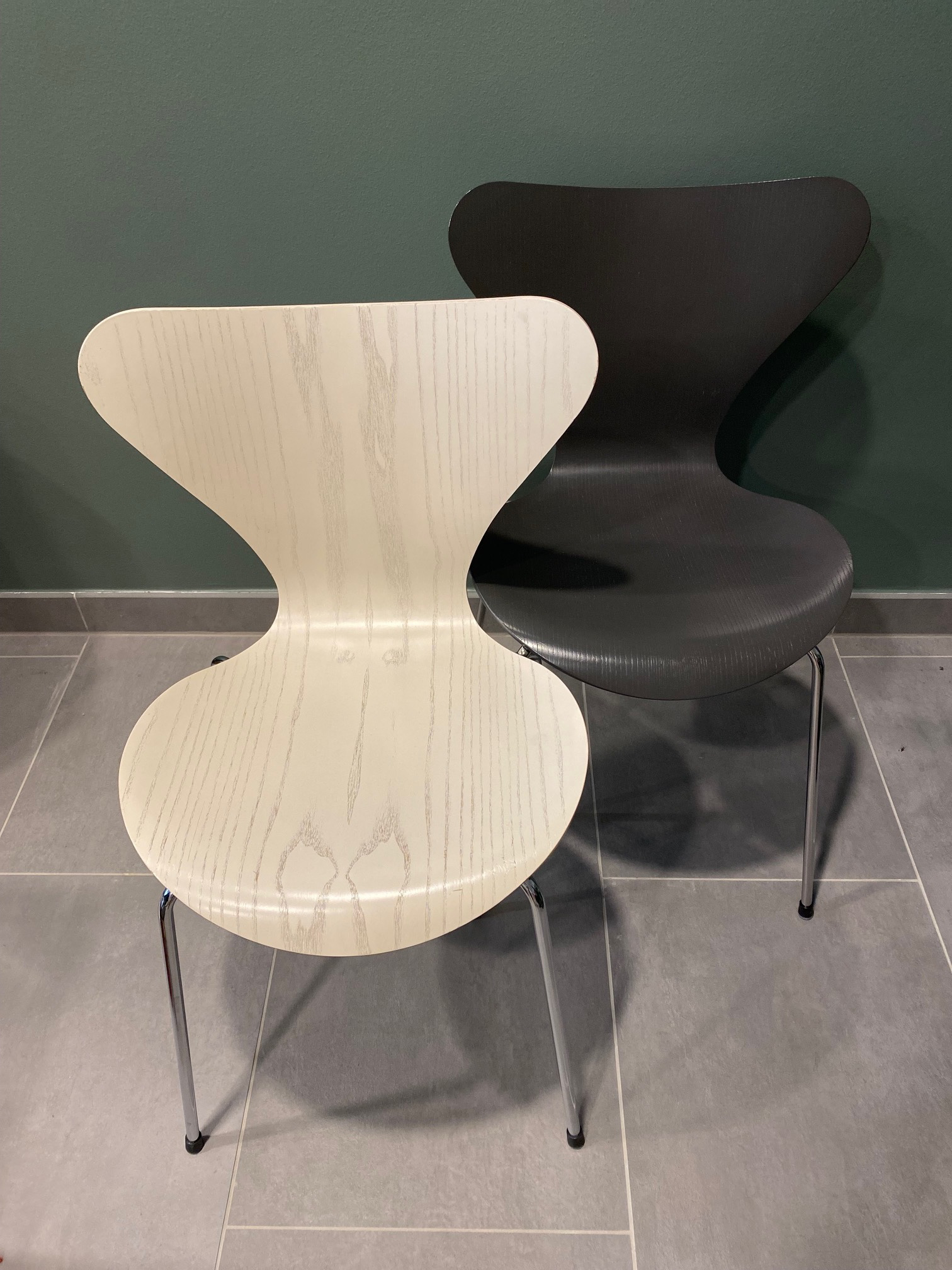 Stuhl / Fritz Hansen / NP 485 € / SALE 339 € pro Stk.