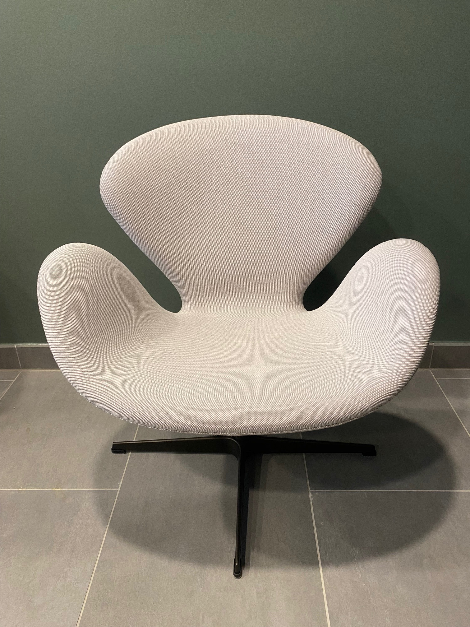 Swan Chair / Fritz Hansen / NP 4.599 € / SALE 3.679 €
