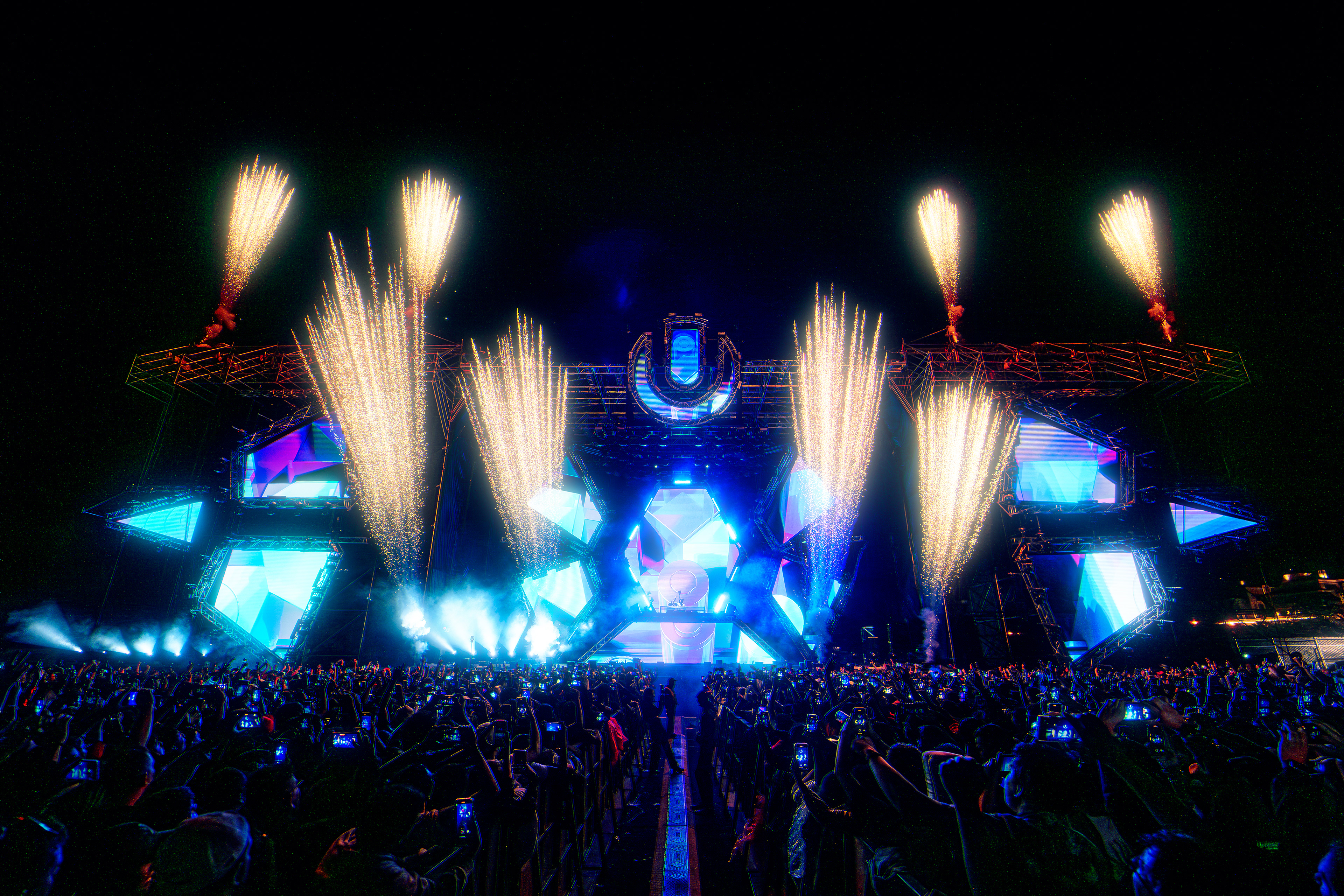 Oliver Heldens @RoadToUltra
