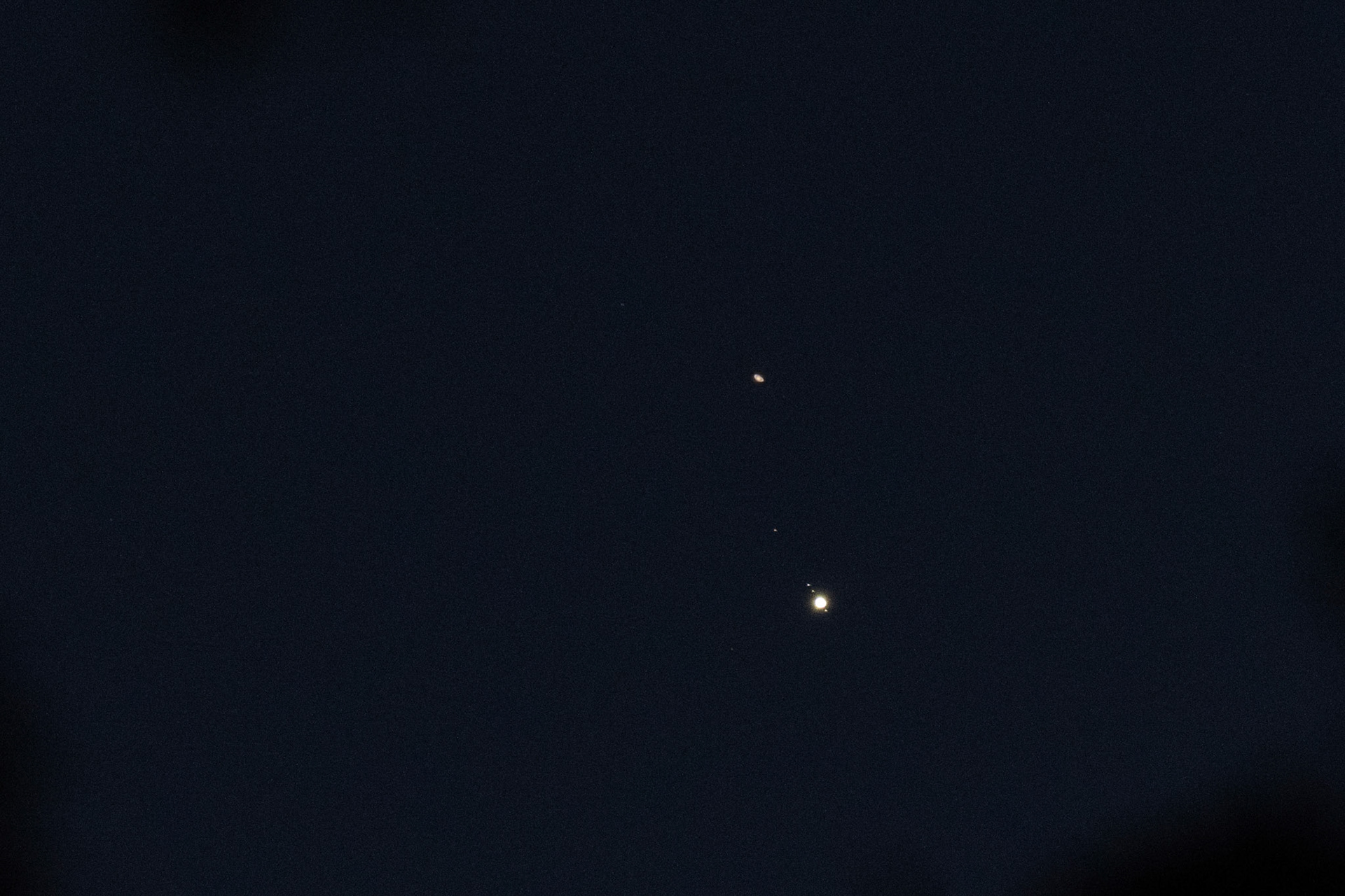 Jupiter and Saturn closing in on each other. - 20.12.18