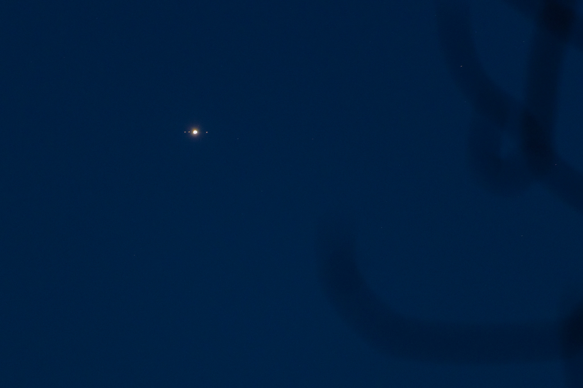 Jupiter and four of its moons. - 20.04.25