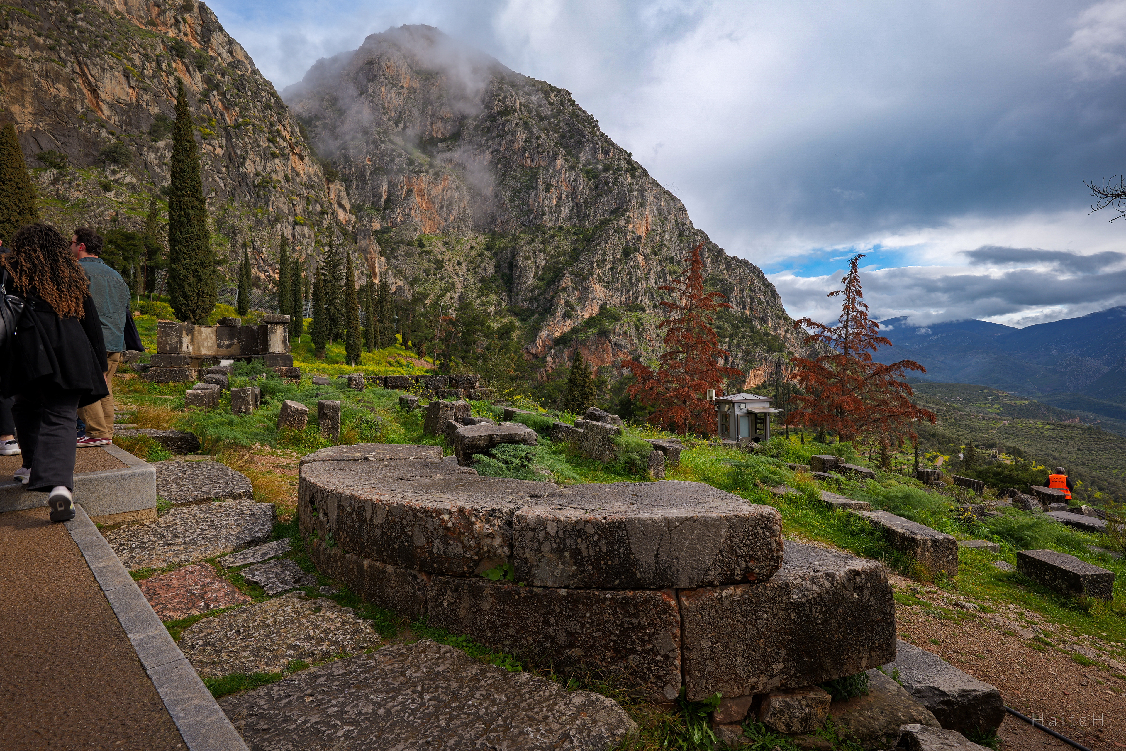 Walking the Stones, Delphi