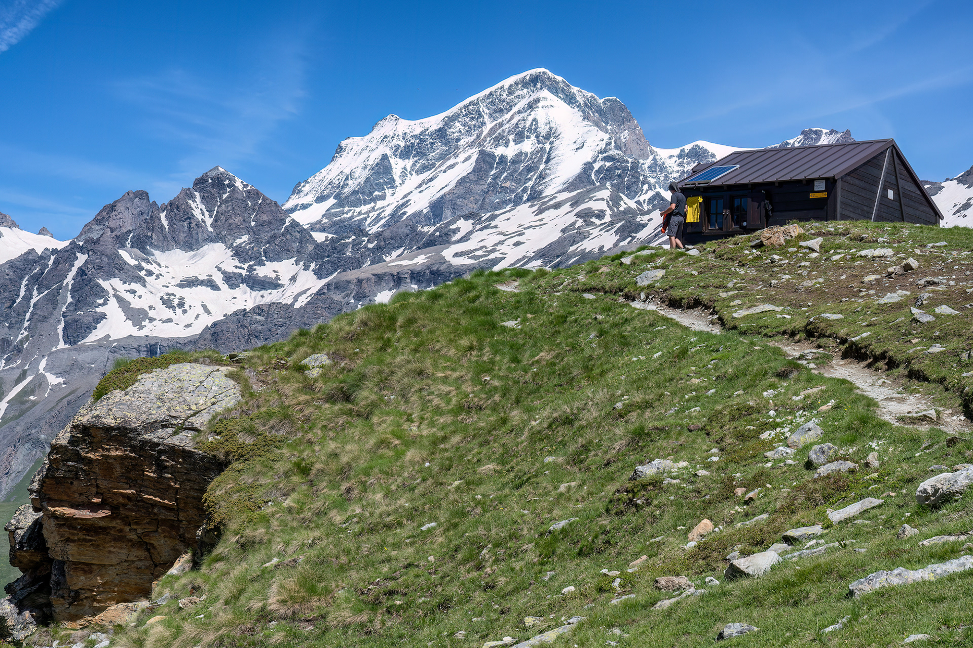 Grand Combin e bivacco Regondi-Gavazzi