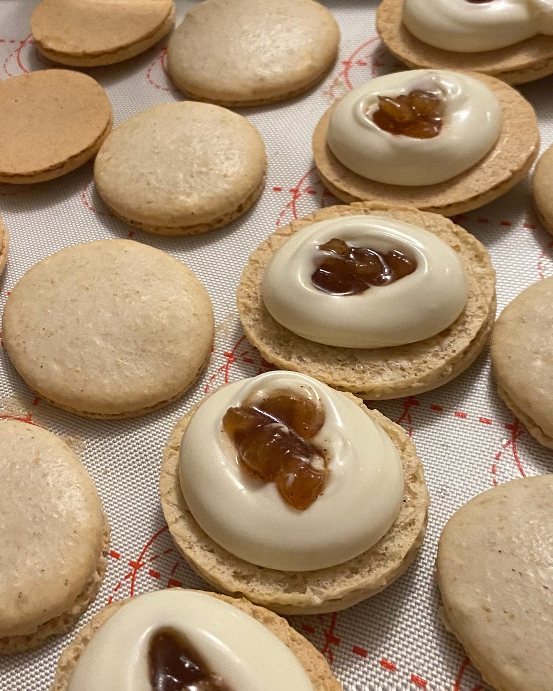 Apple Pie Macarons