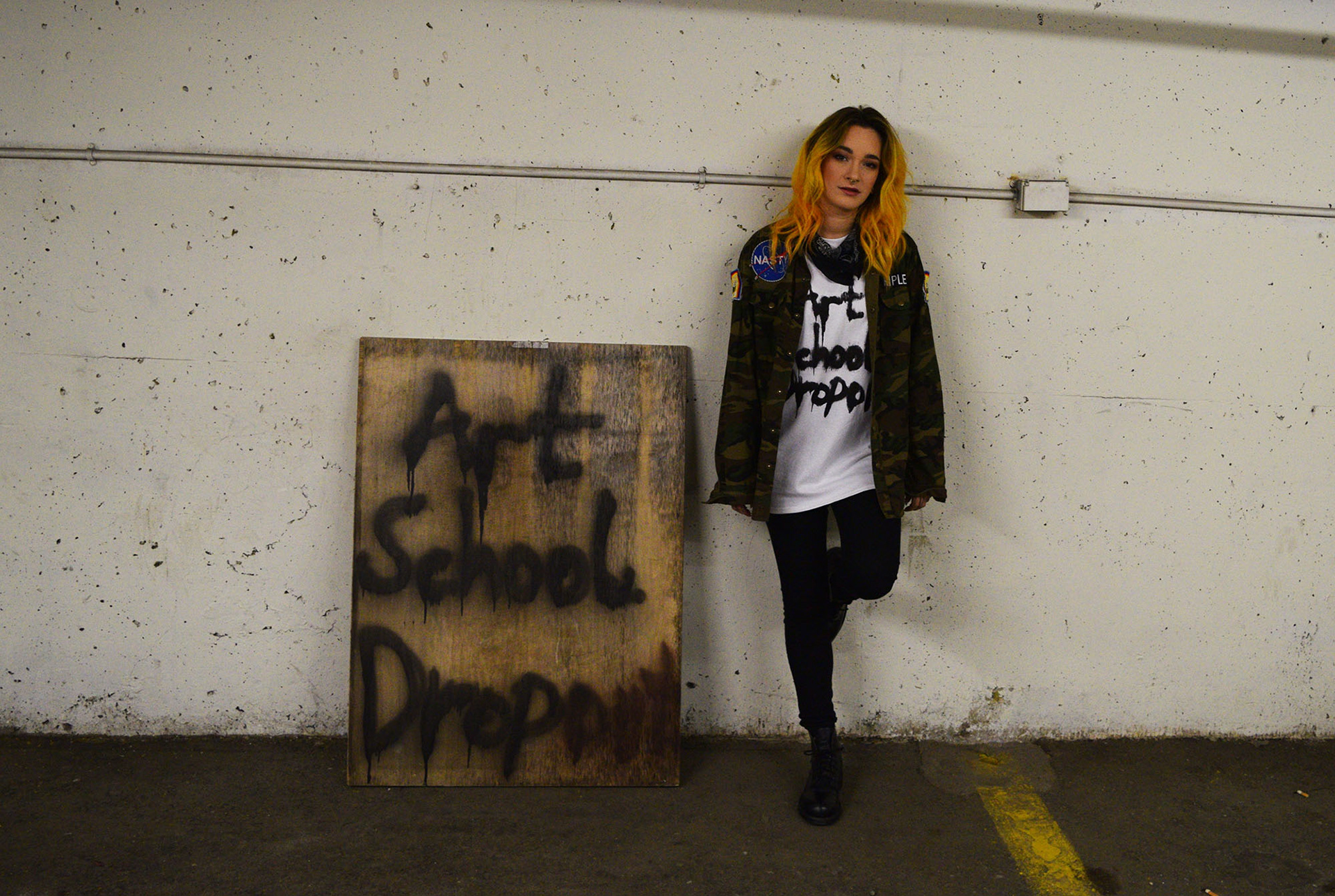 Elle Munster, Art School Dropout shirt and painting
