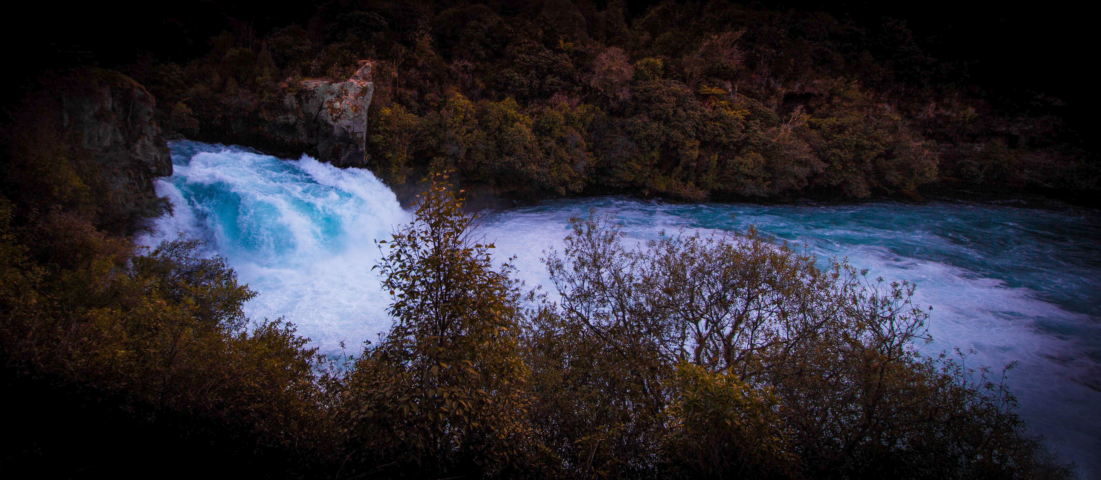 Huka falls - Nouvelle Zélande, eau turquoise assourdissante