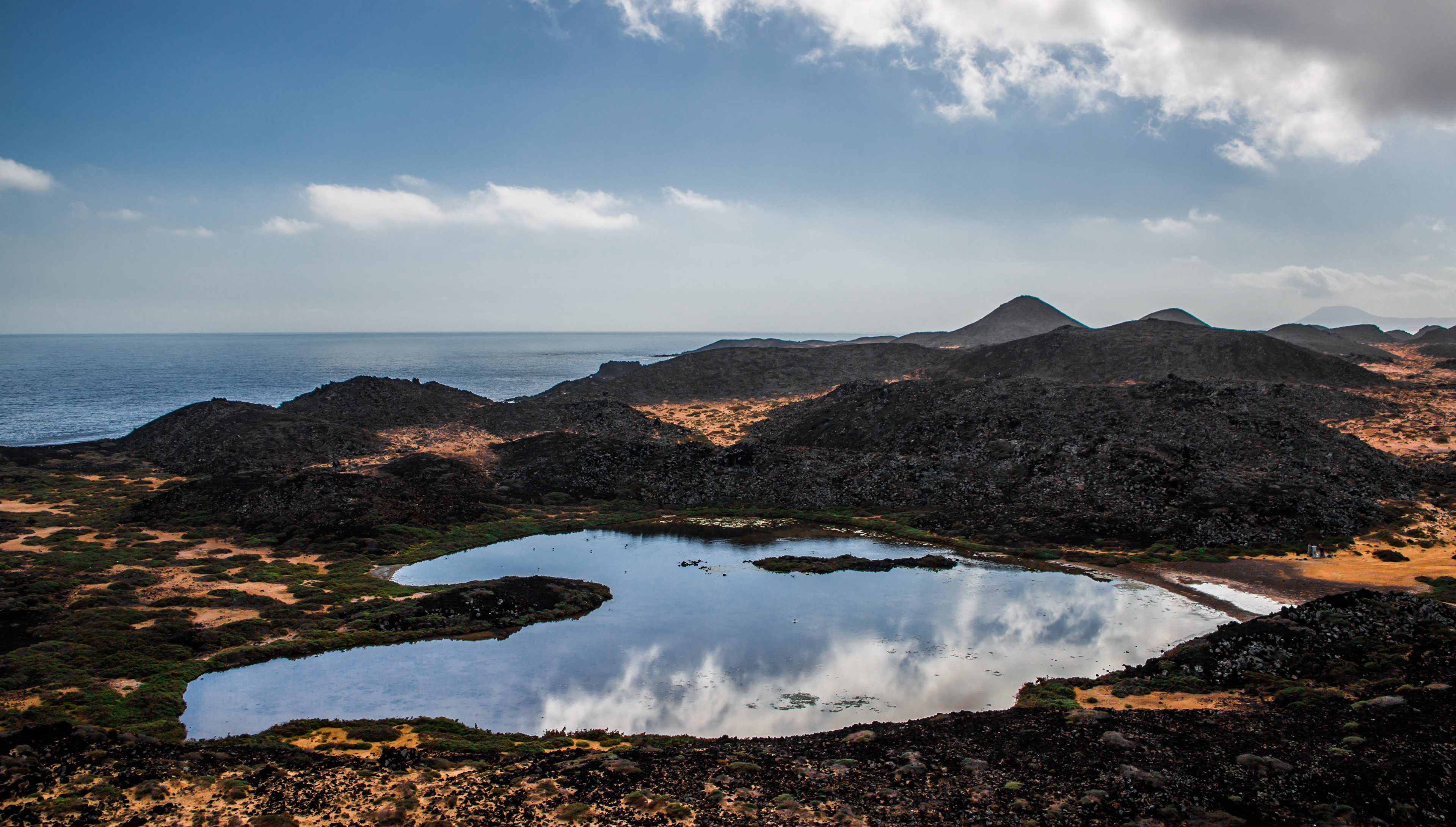 fuerteventura, île de lobos, biosphère, réserve naturelle, parc naturel, volcan, roche volcanique, lac