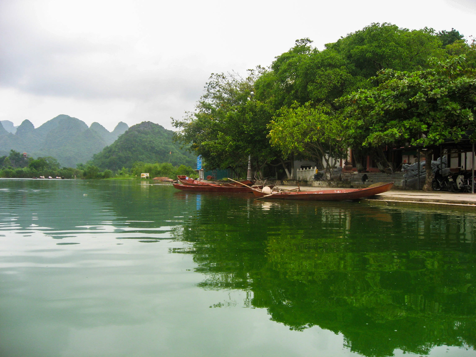 Pagode des parfums, Chùa Hương, Hương Sơn, montagne du parfum, embarcadère de la rivière Yến