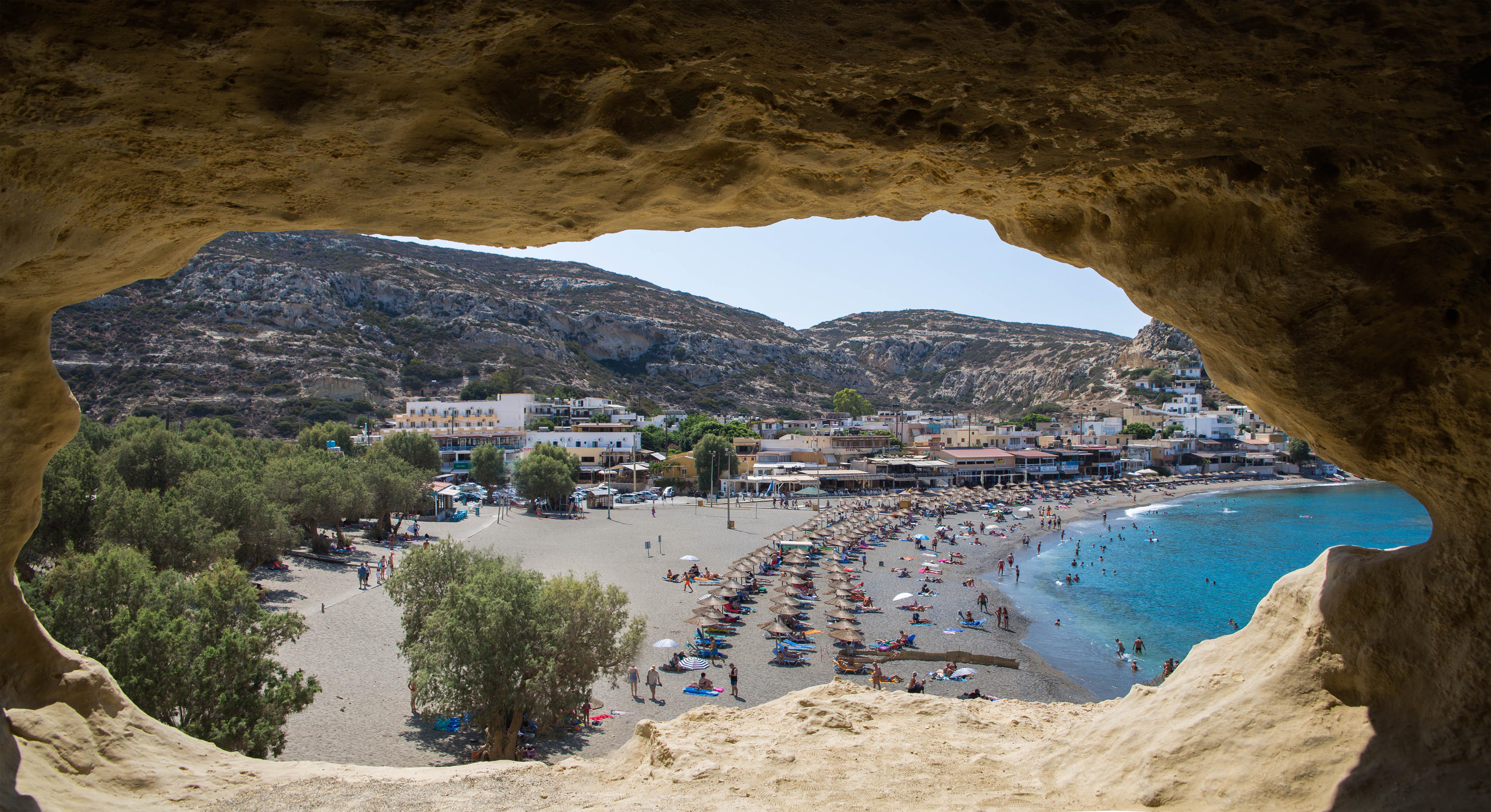plage de matala, nécropole romaine, caveaux, hippie