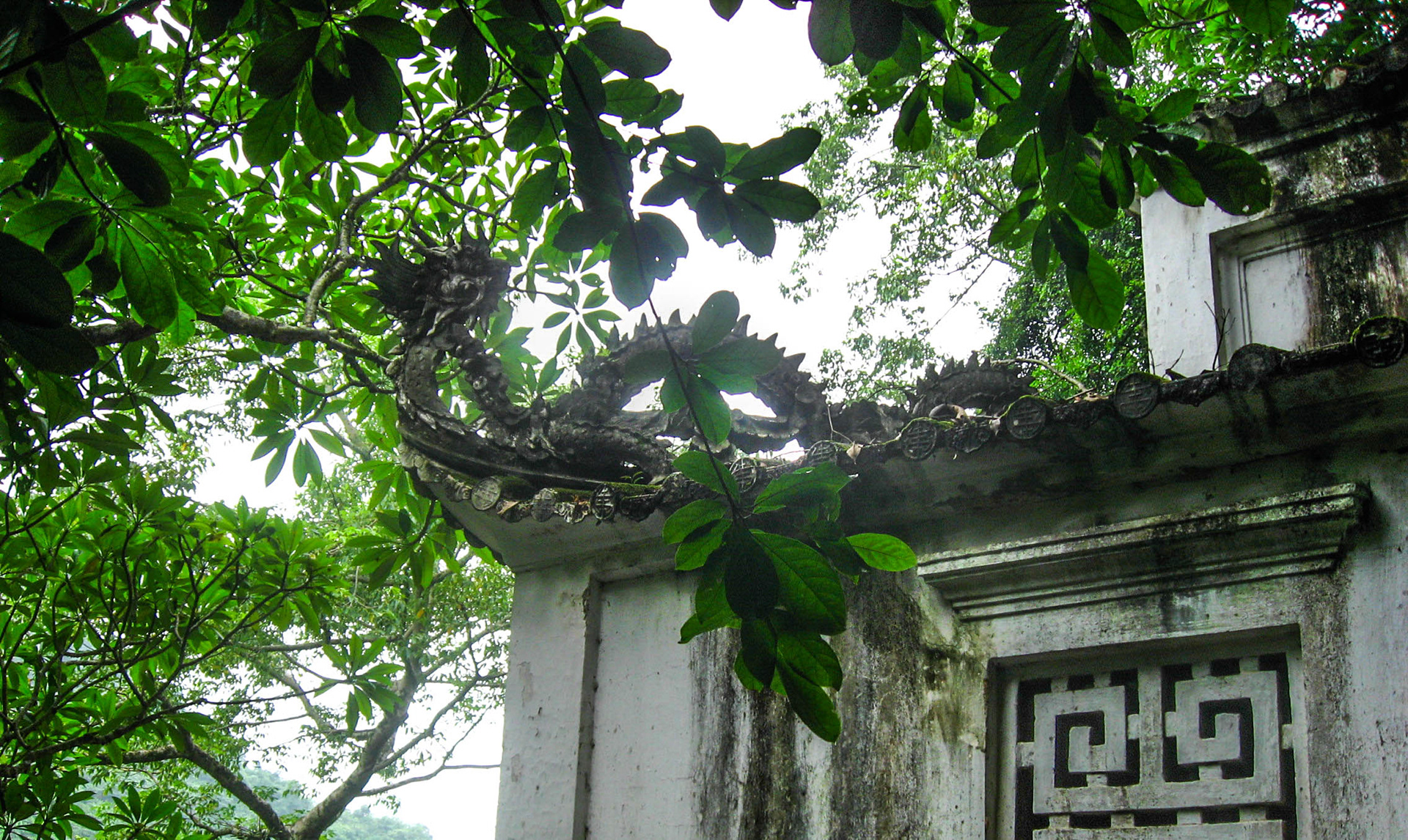 Pagode des parfums, Chùa Hương, Hương Sơn, montagne du parfum, escalier, sentier, frangipanier, pagode