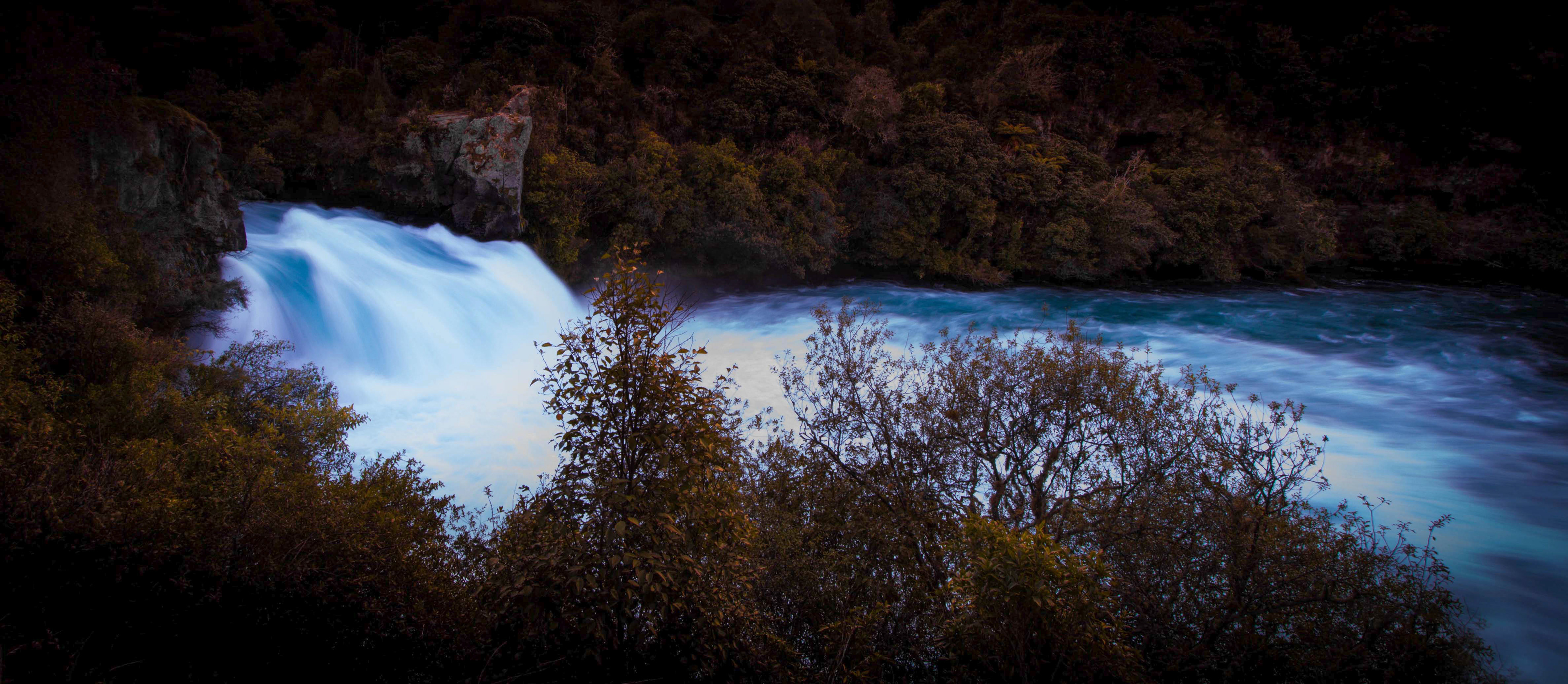 Huka falls - Nouvelle Zélande, eau turquoise assourdissante, pause longue