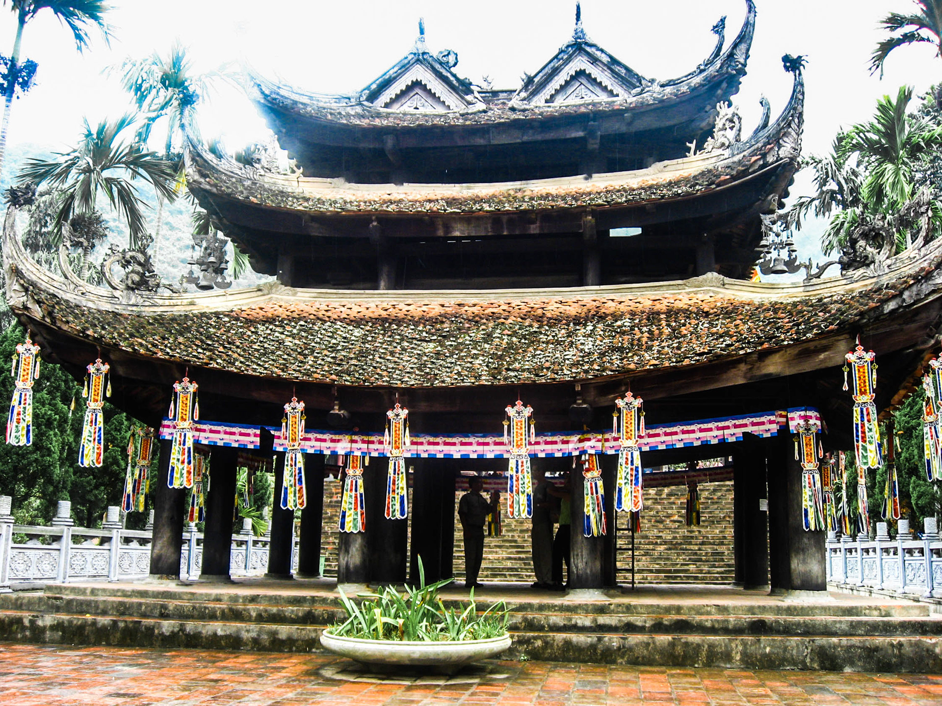 Pagode des parfums, Chùa Hương, Hương Sơn, montagne du parfum, rivière Yến, escalier, sentier, frangipanier, brume, pagode, temple, sanctuaire, pagode Hinh Bong