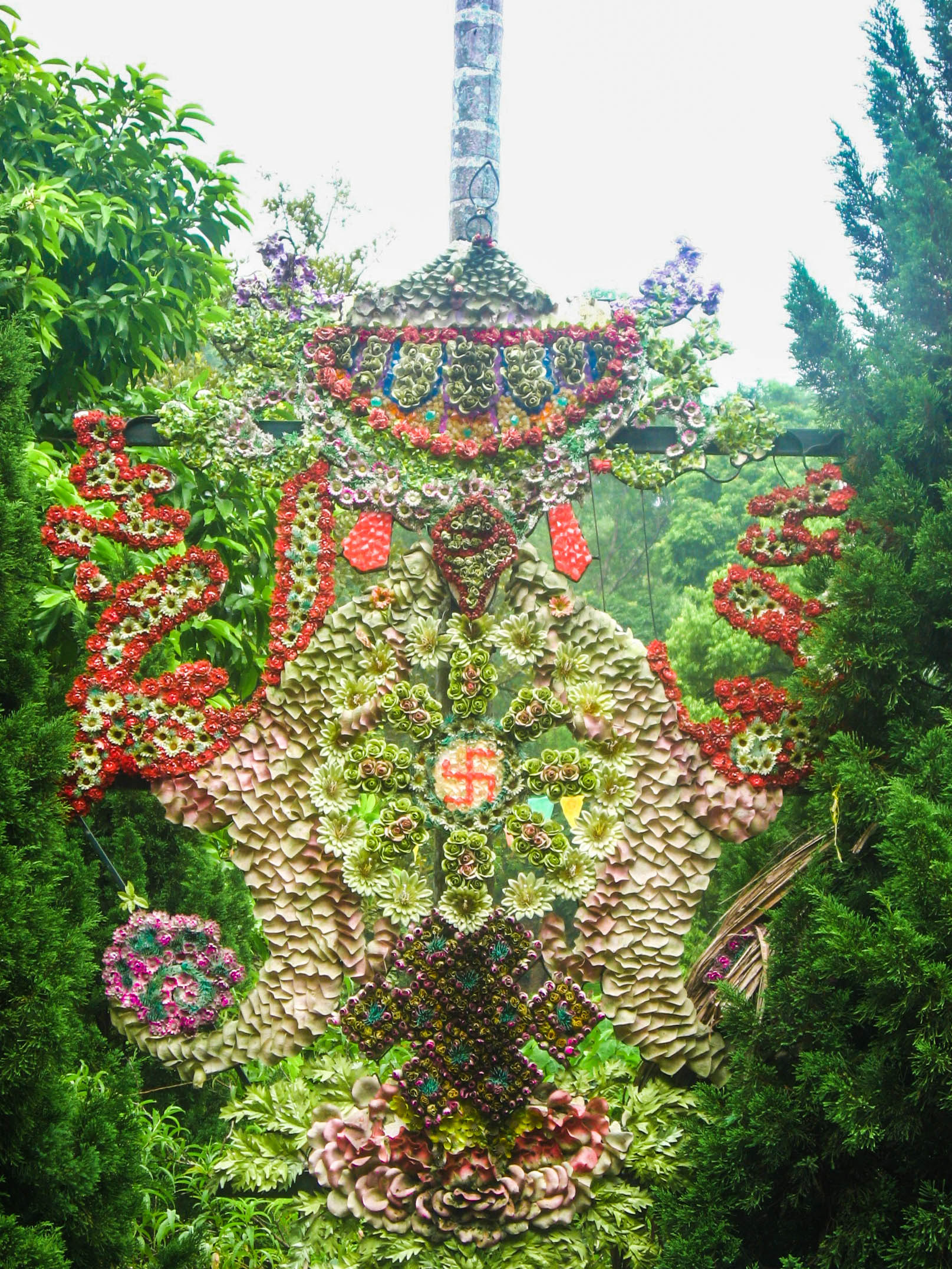 Pagode des parfums, Chùa Hương, Hương Sơn, montagne du parfum, rivière Yến, escalier, sentier, frangipanier, brume, pagode, temple, sanctuaire, fleur