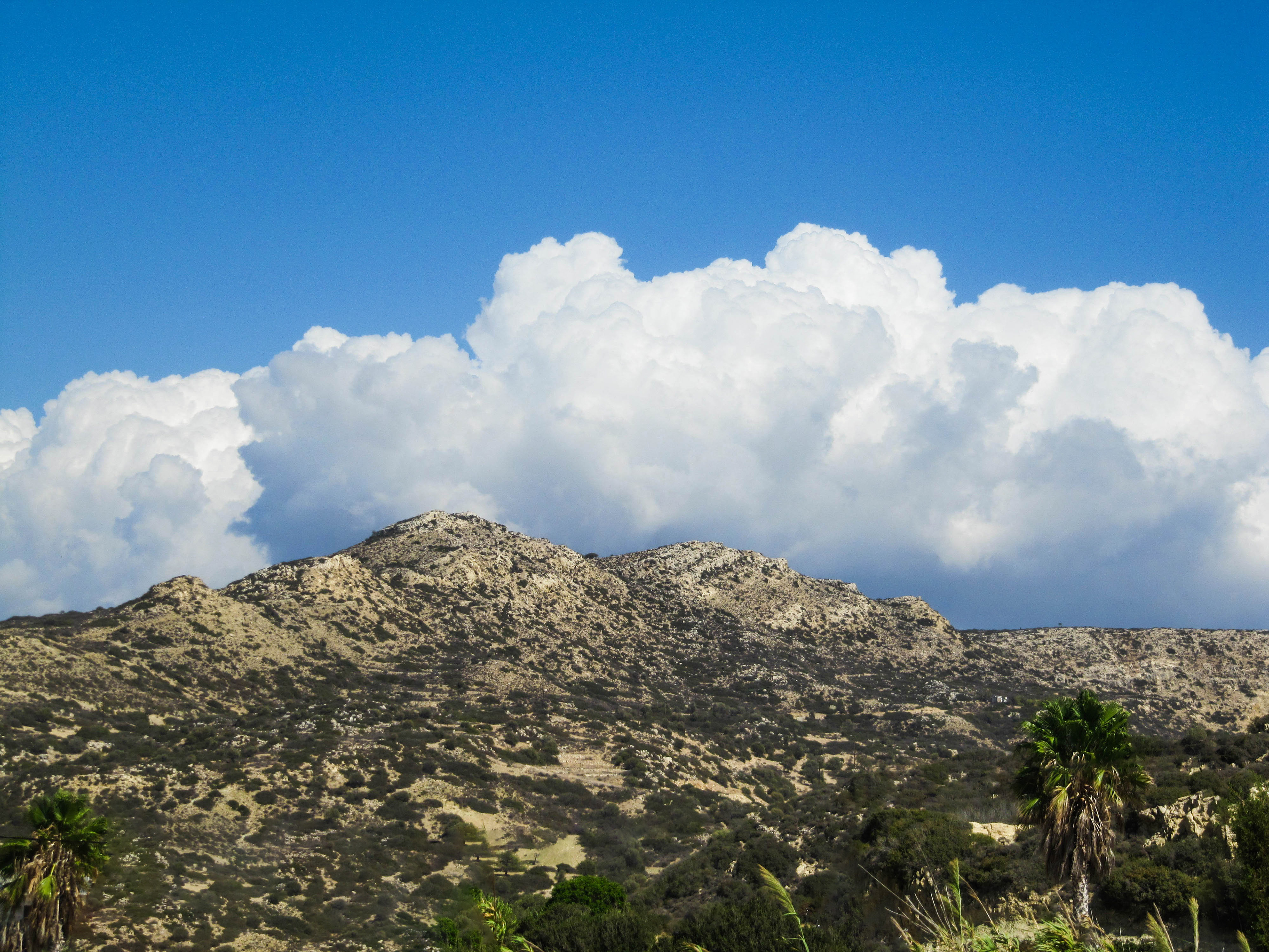 montagne de matala, nuage