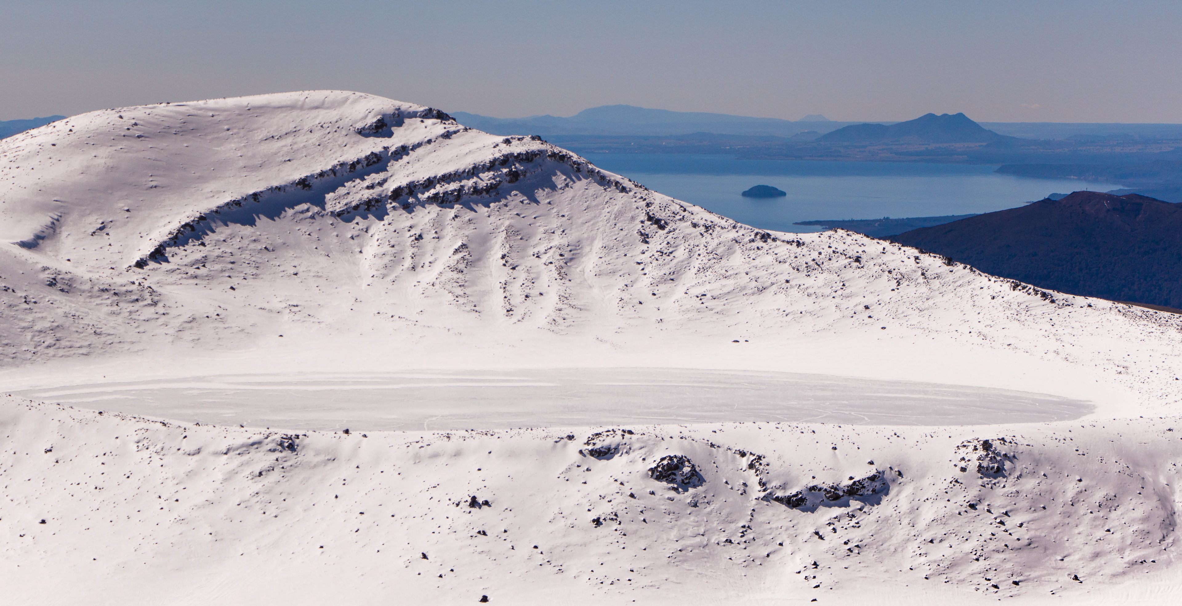 nouvelle zélande, alpine crossing Tongariro, site classé patrimoine de l’unesco, zone d’activité volcanique, volcan, montagne, glacier, Hawke's bay, parc national, neige, red crater, lac gelé