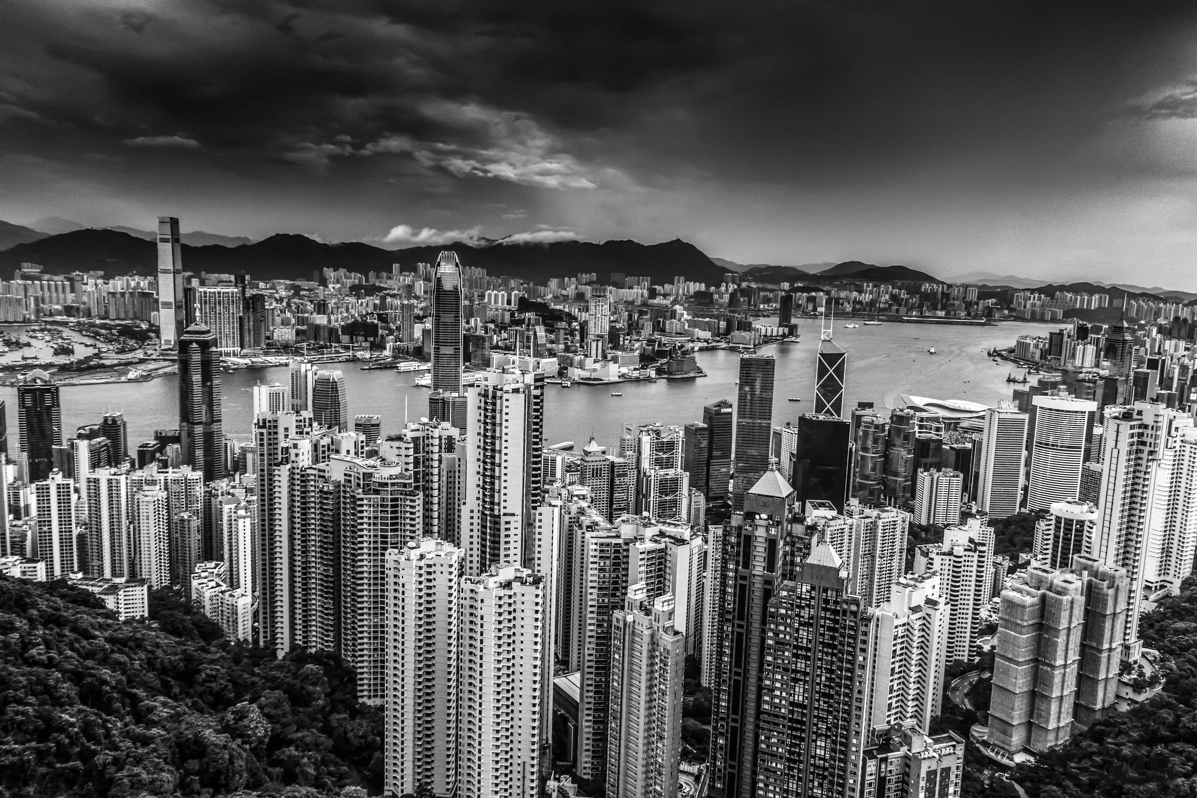 vue panoramique sur la baie de hong kong, son port, depuis le victoria Peak, grattes-ciel