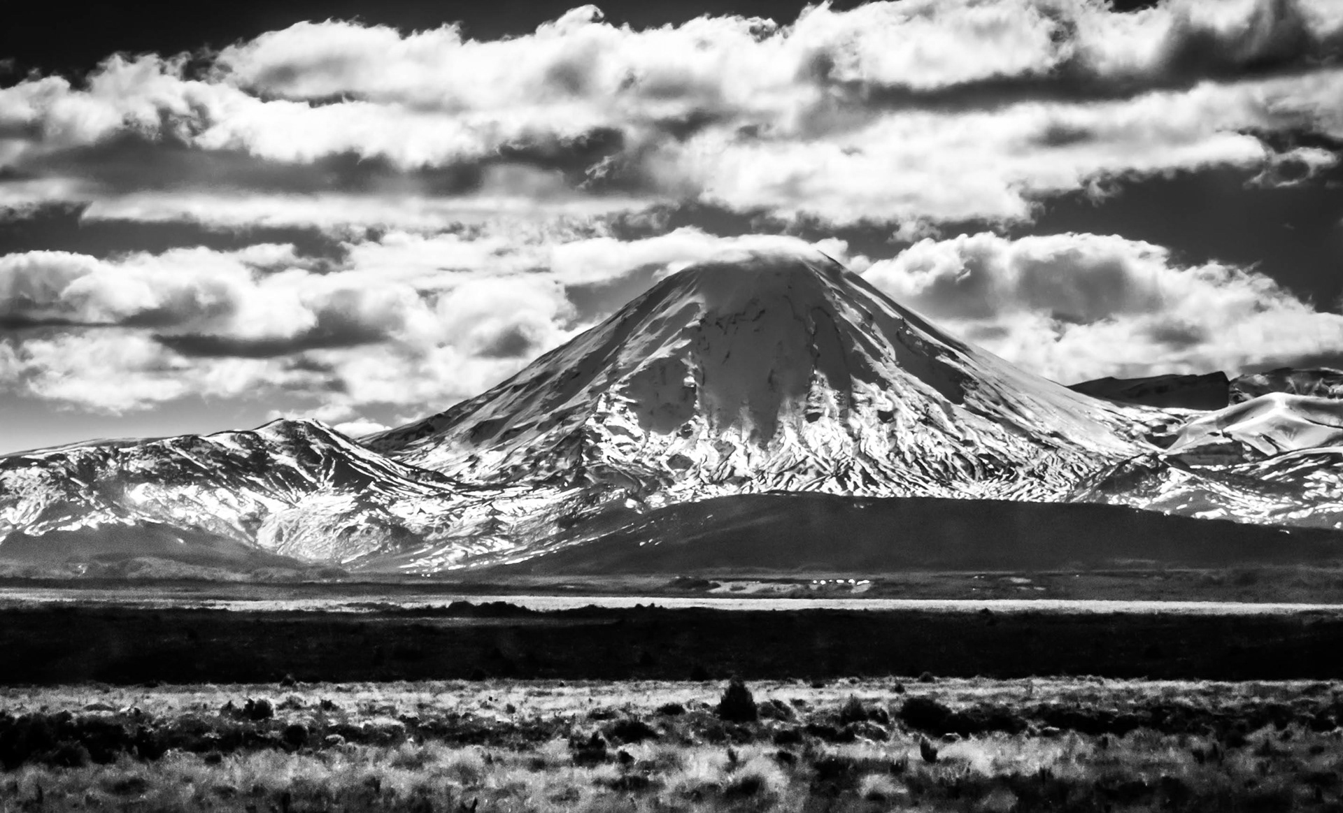nouvelle zélande, alpine crossing Tongariro, site classé patrimoine de l’unesco, zone d’activité volcanique, volcan, montagne, glacier, Hawke's bay, parc national, neige