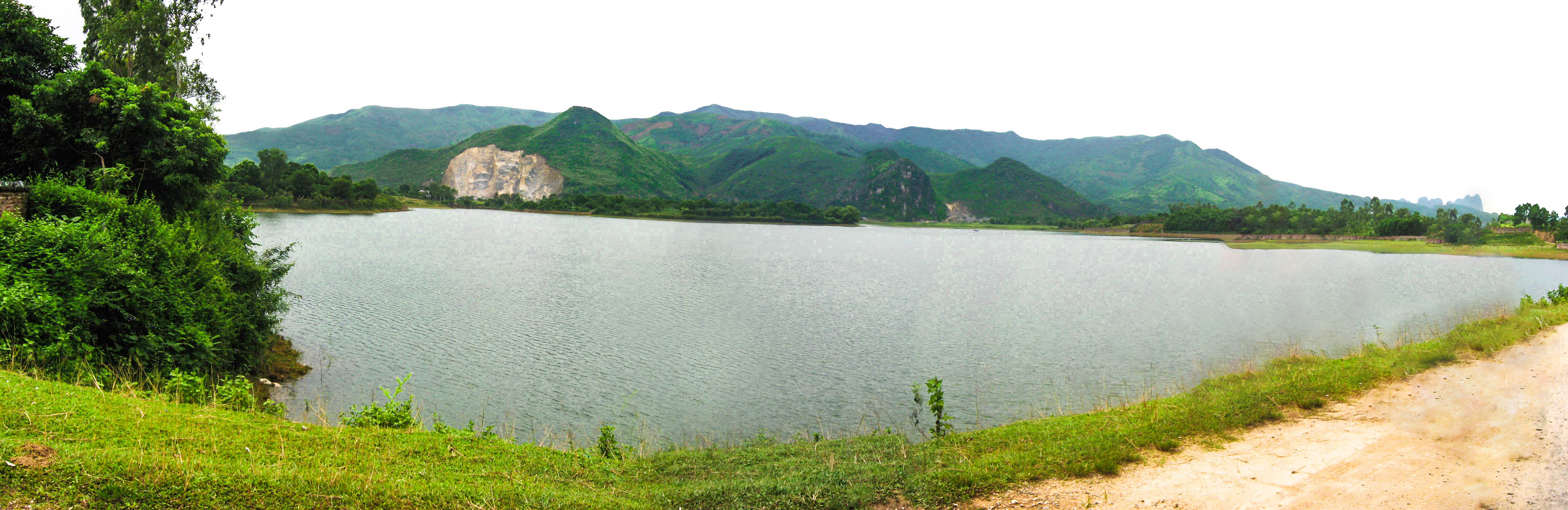 Vietnam du nord, randonnée, vallée de Luong Son, Hoa Binh., campagne, montagne Nang Hang, rivière Bui, rizières, lac, piton de calcaires