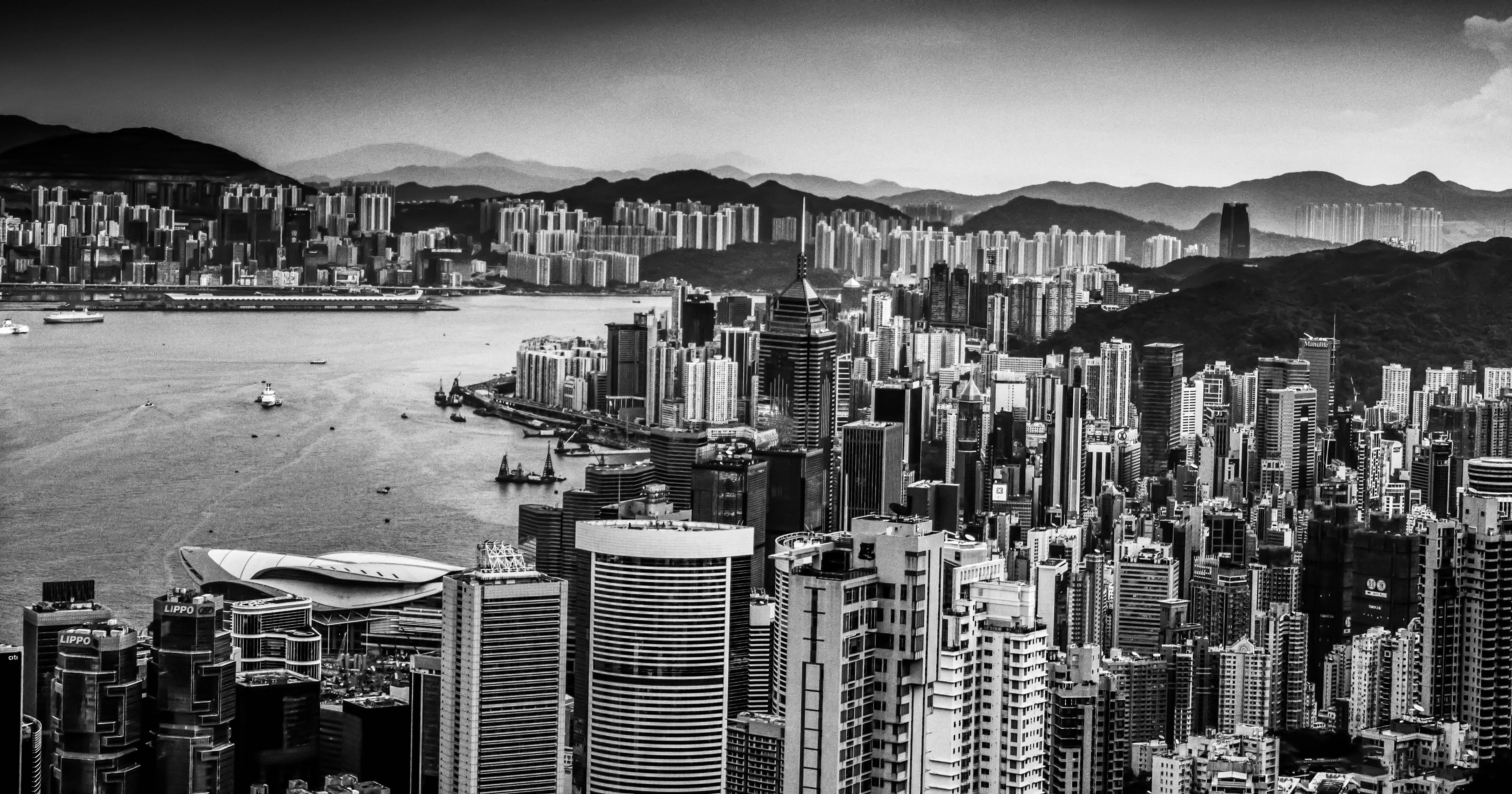 vue panoramique sur la baie de hong kong, son port, depuis le victoria Peak, grattes-ciel