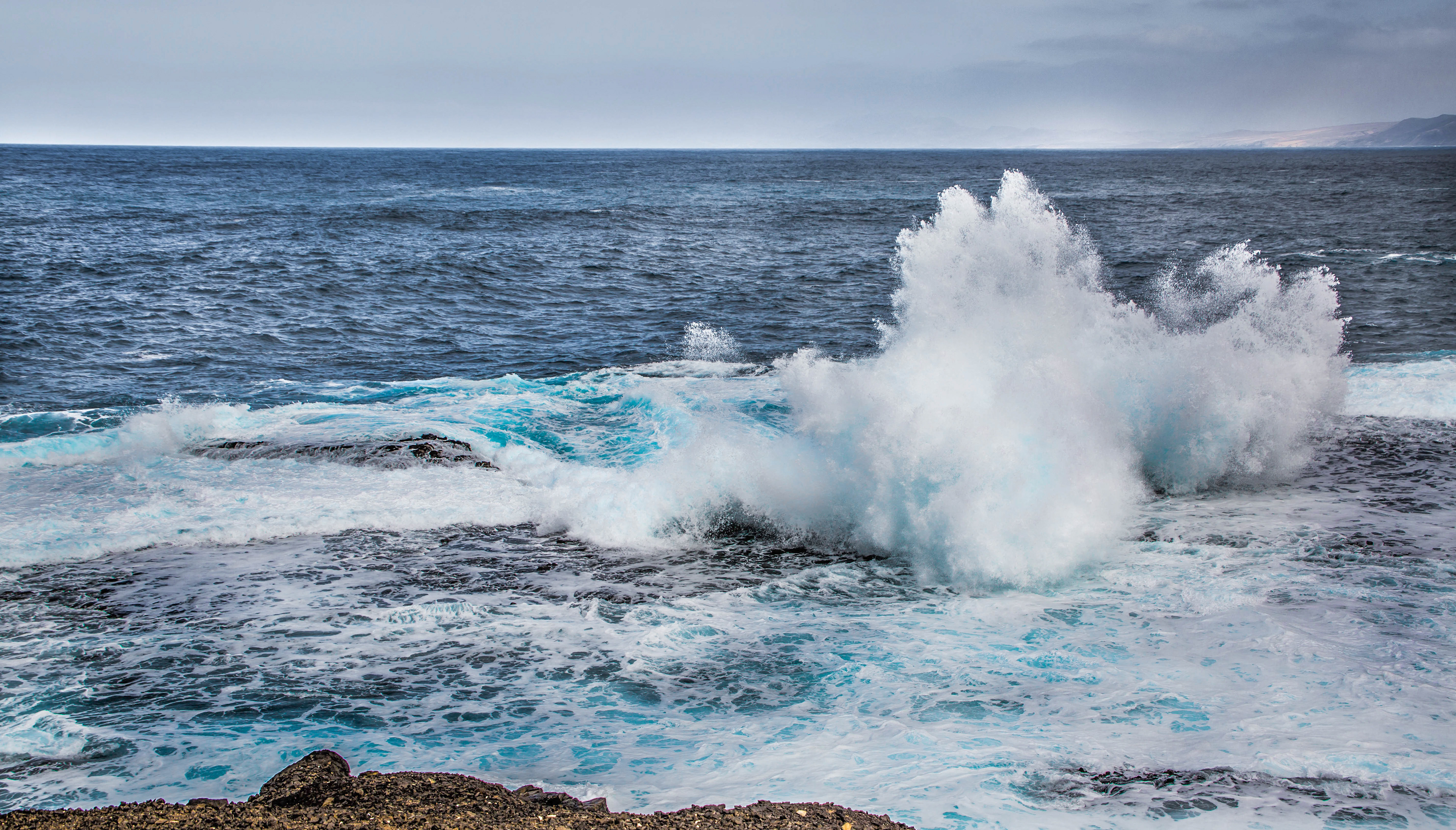 péninsule de jandia, océan atlantique, fuerteventura, canaries, vague déchainée