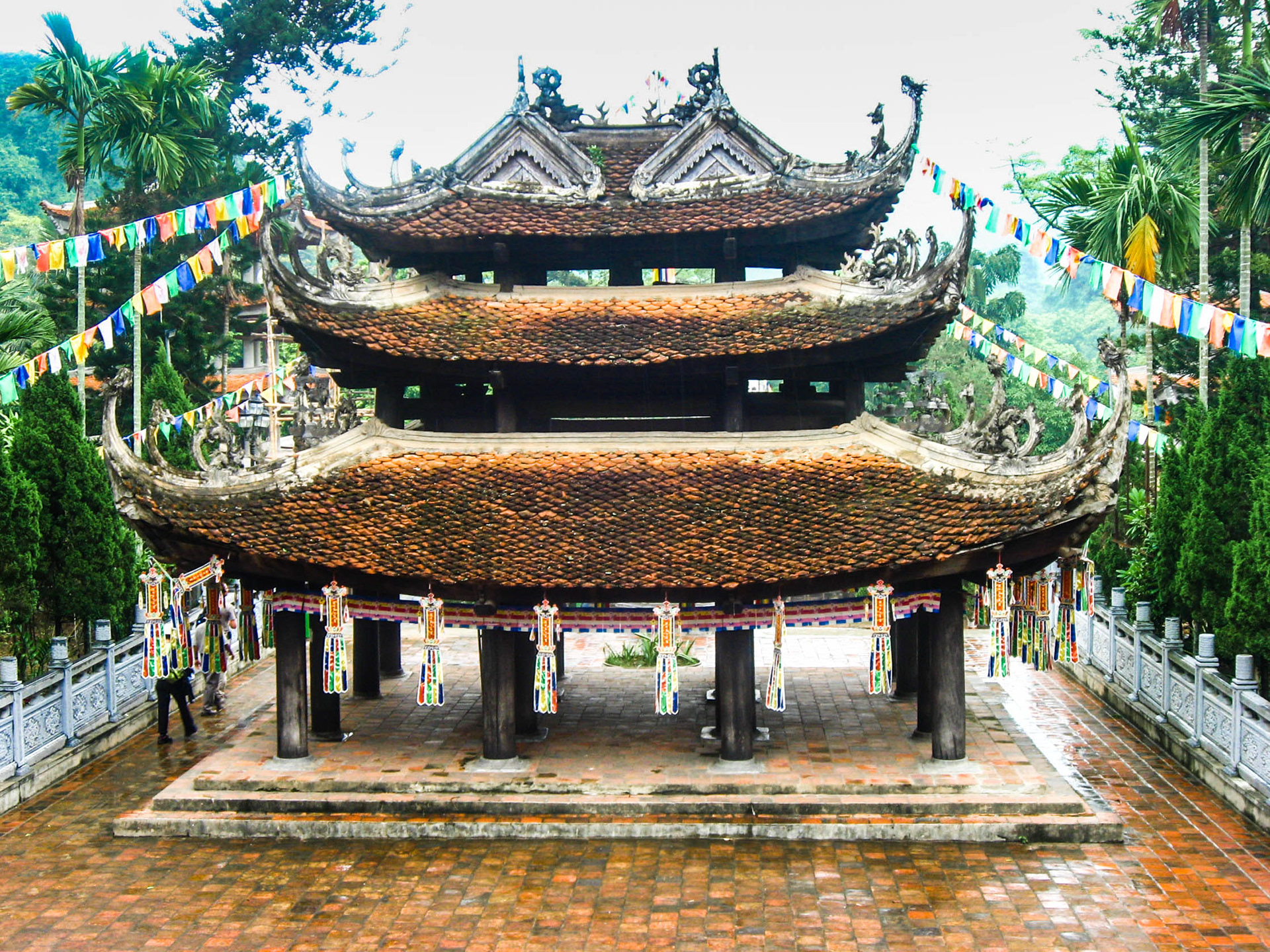 Pagode des parfums, Chùa Hương, Hương Sơn, montagne du parfum, rivière Yến, escalier, sentier, frangipanier, brume, pagode, temple, sanctuaire, pagode Hinh Bong