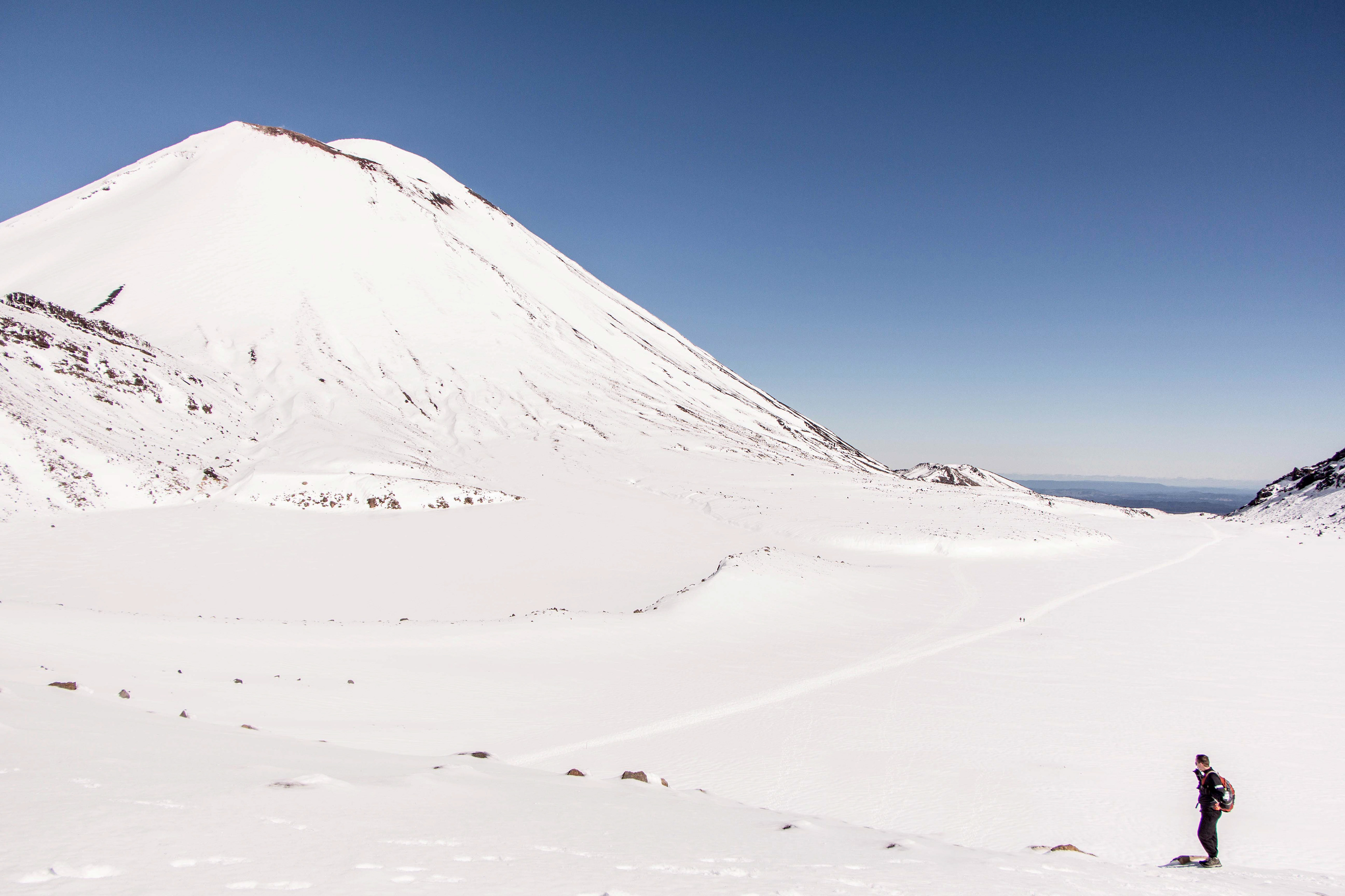 nouvelle zélande, alpine crossing Tongariro, site classé patrimoine de l’unesco, zone d’activité volcanique, volcan, montagne, glacier, Hawke's bay, parc national, neige,