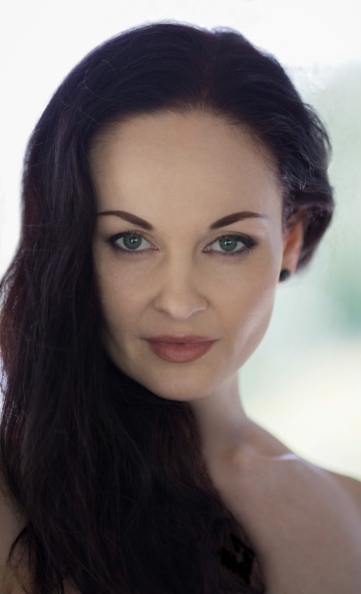 Outdoor head shot portrait using natural light