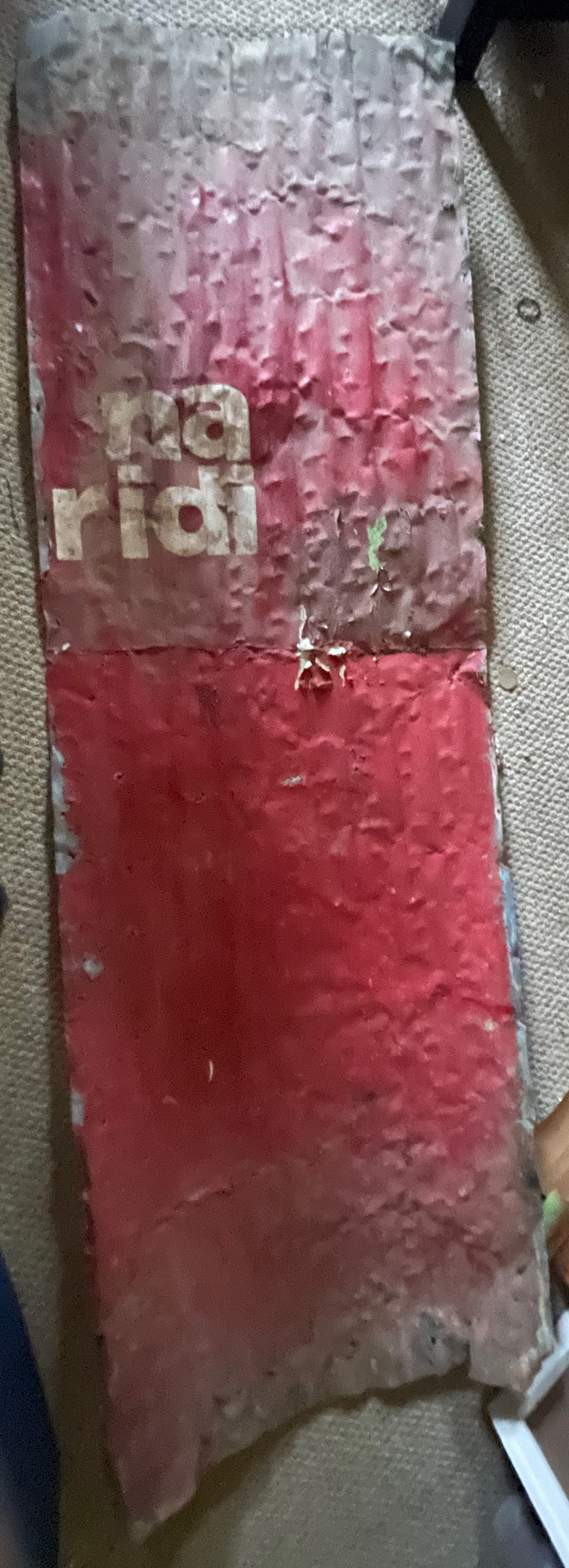 527