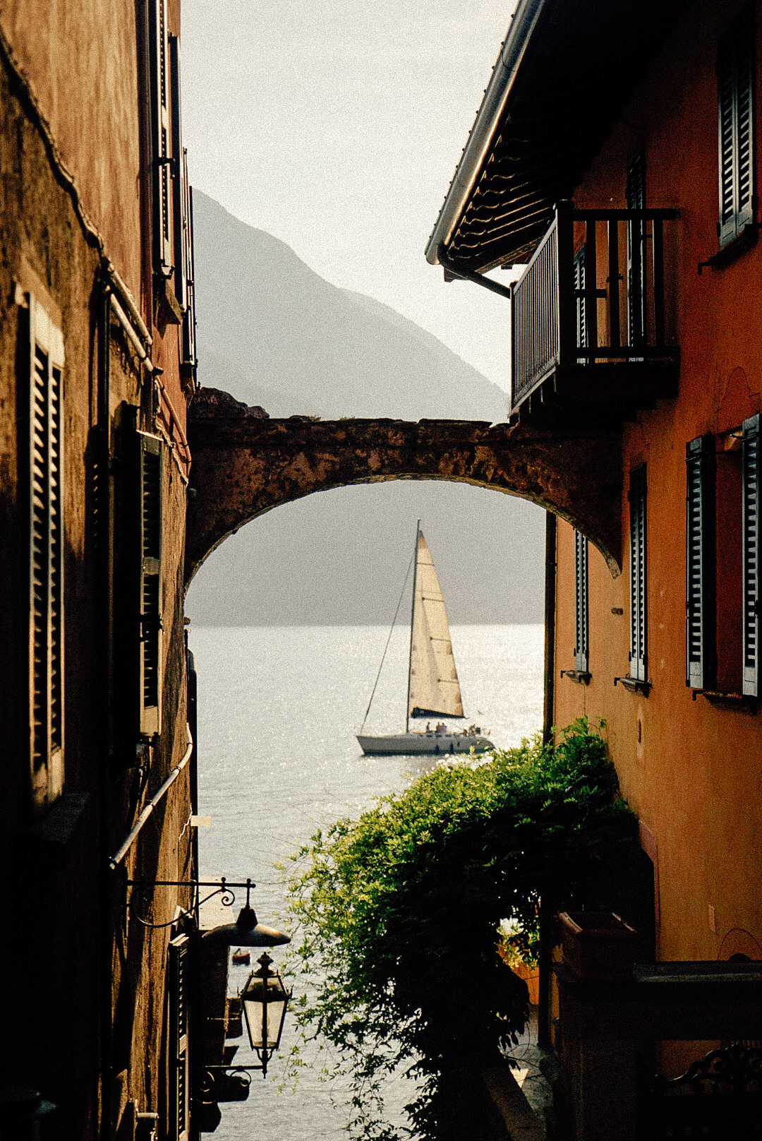 Sailing Lake Como