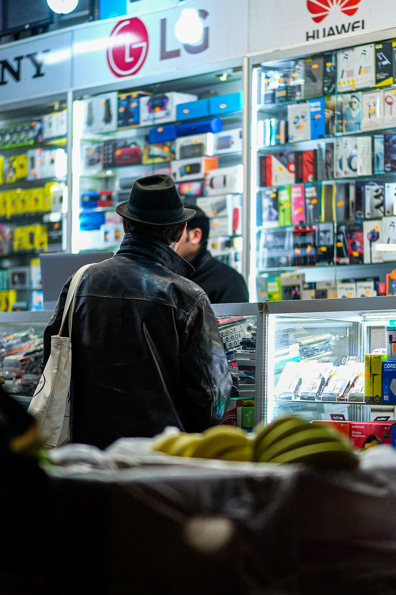 319/365 Banana and phones