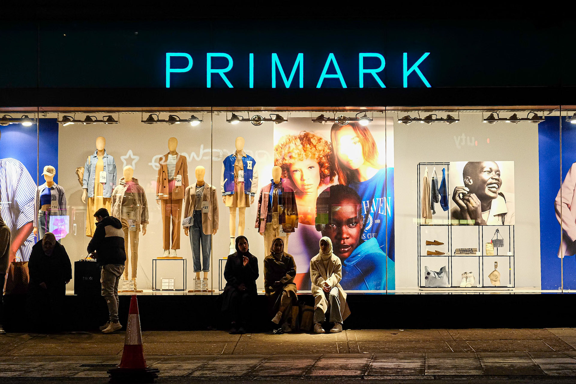 358/365 Christmas Eve shoppers