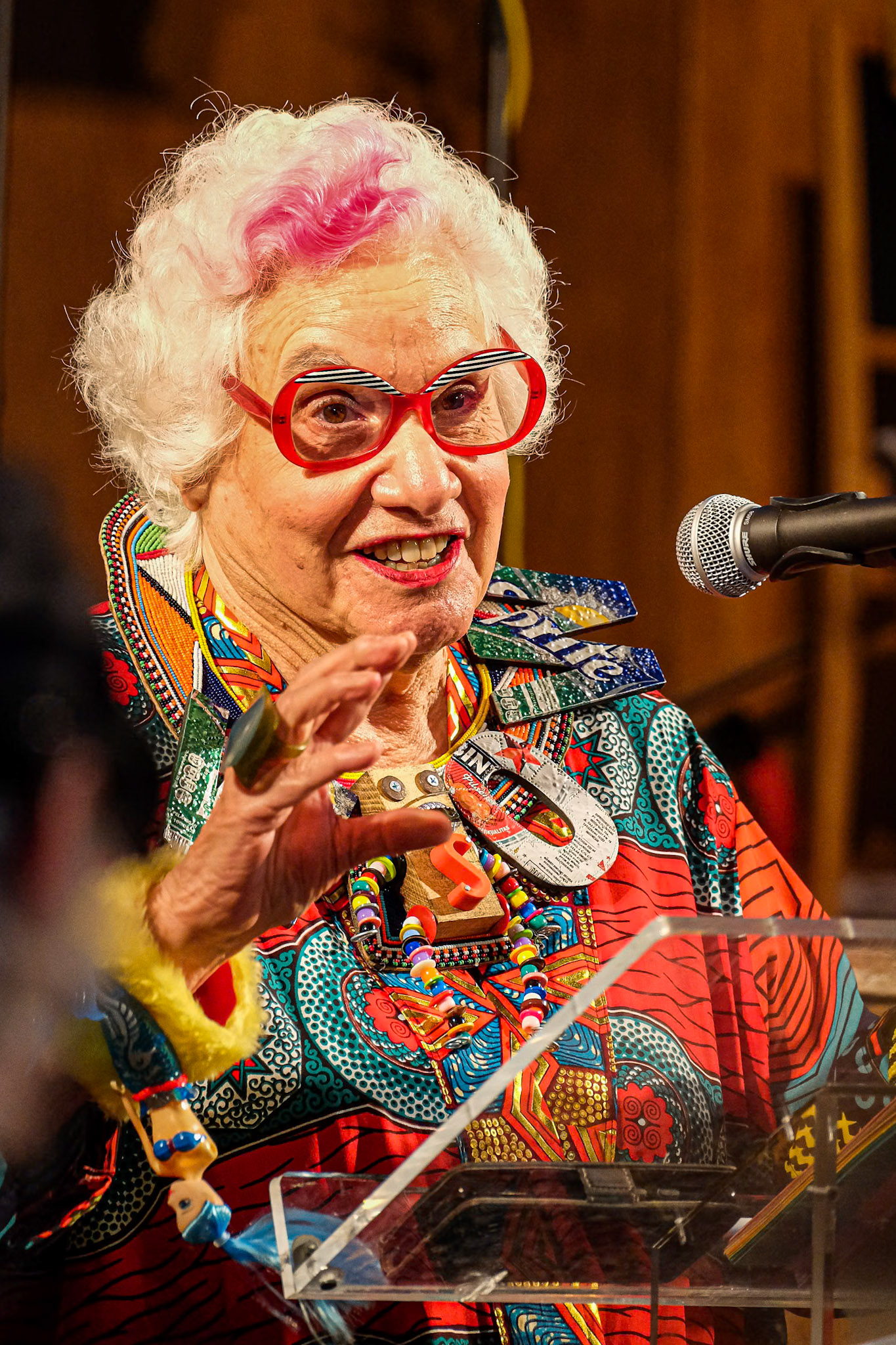 261/365 "Wild old woman" and the queen of colour