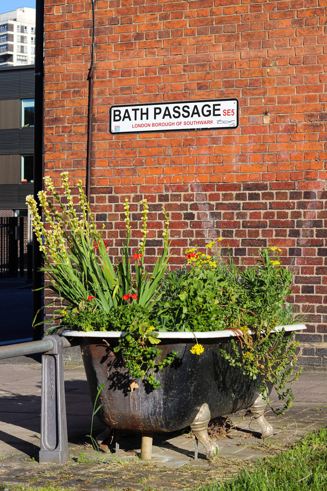 147/365 Bath Passage